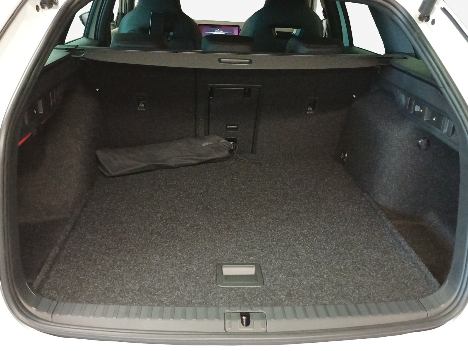 SKODA Octavia Combi 2.0 TSI DSG RS 30 Years Edition-image-12