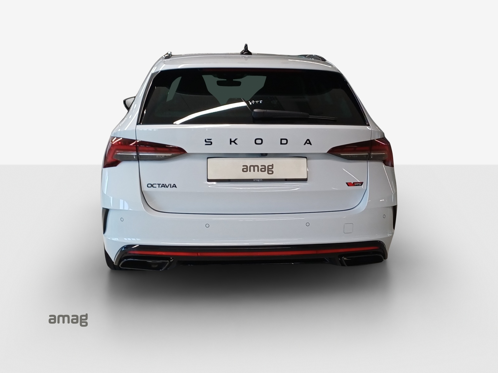SKODA Octavia Combi 2.0 TSI DSG RS 30 Years Edition-image-3