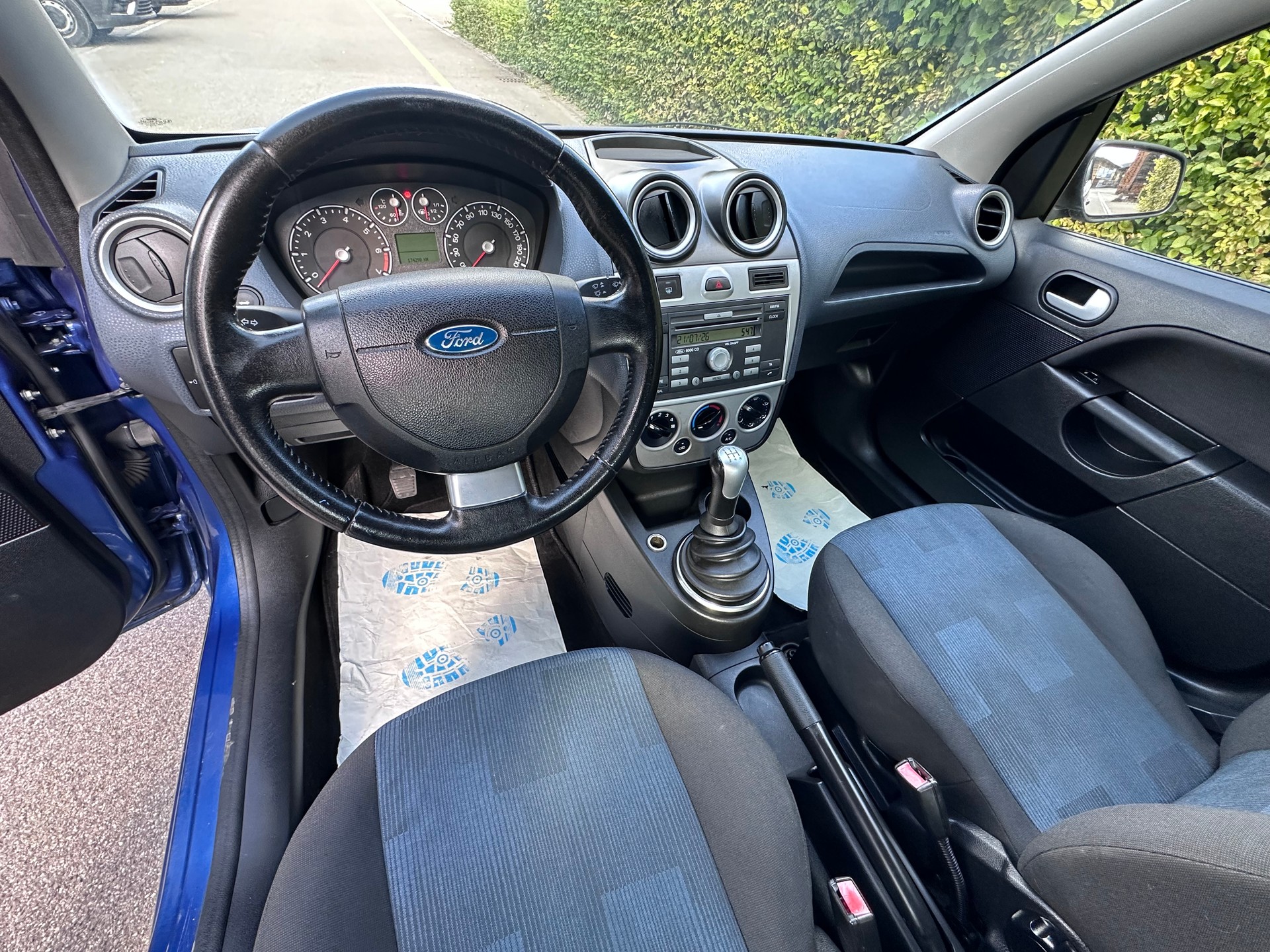 FORD Fiesta 1.4 16V Trend-image-8