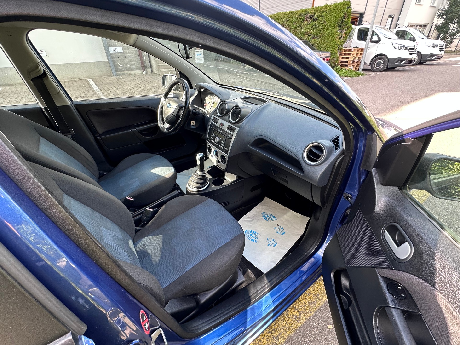 FORD Fiesta 1.4 16V Trend-image-10