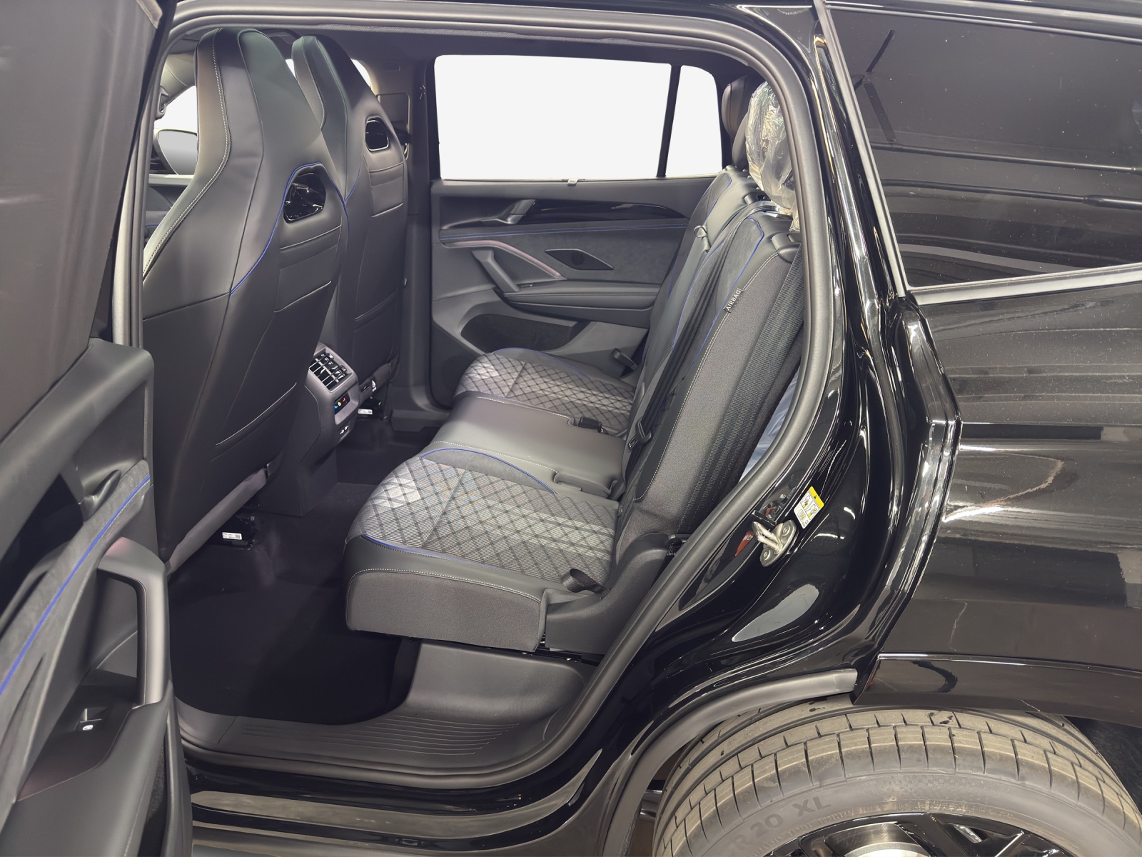 VW Tayron 2.0 TSI R-Line Plus DSG 4Motion-image-11