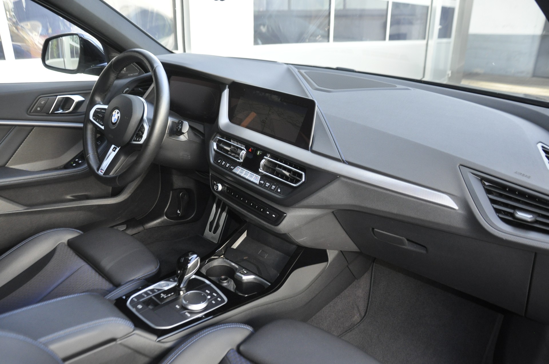 BMW 118i M Sport Steptronic-image-4