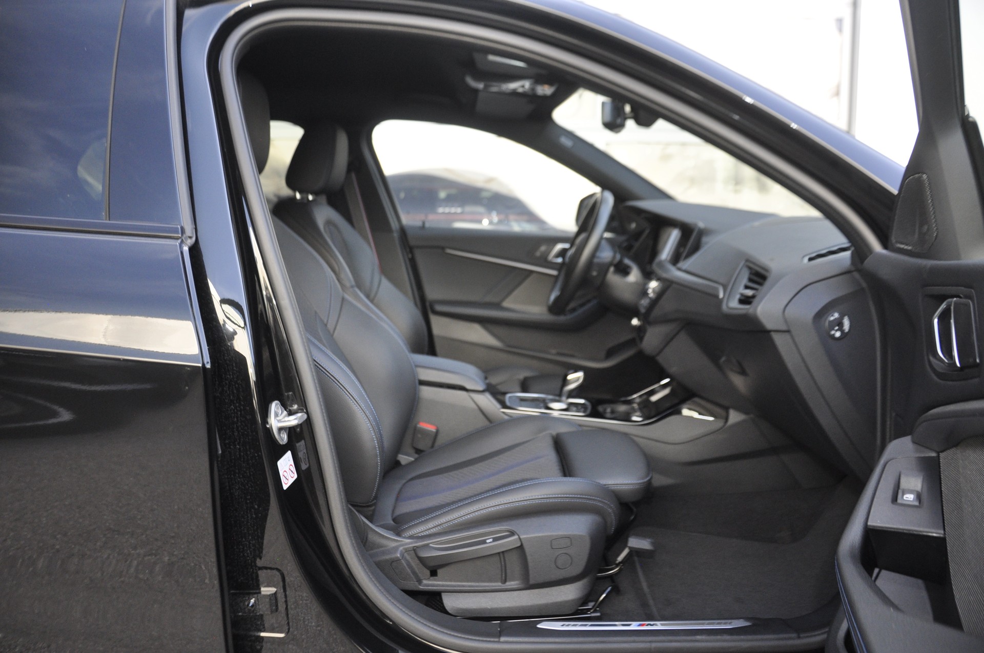 BMW 118i M Sport Steptronic-image-3