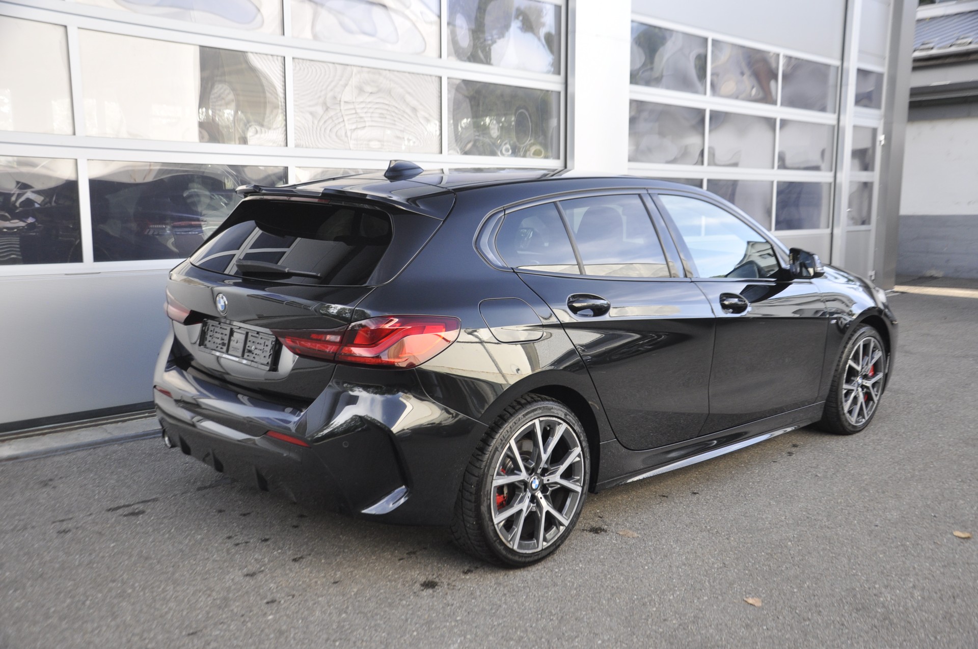 BMW 118i M Sport Steptronic-image-1
