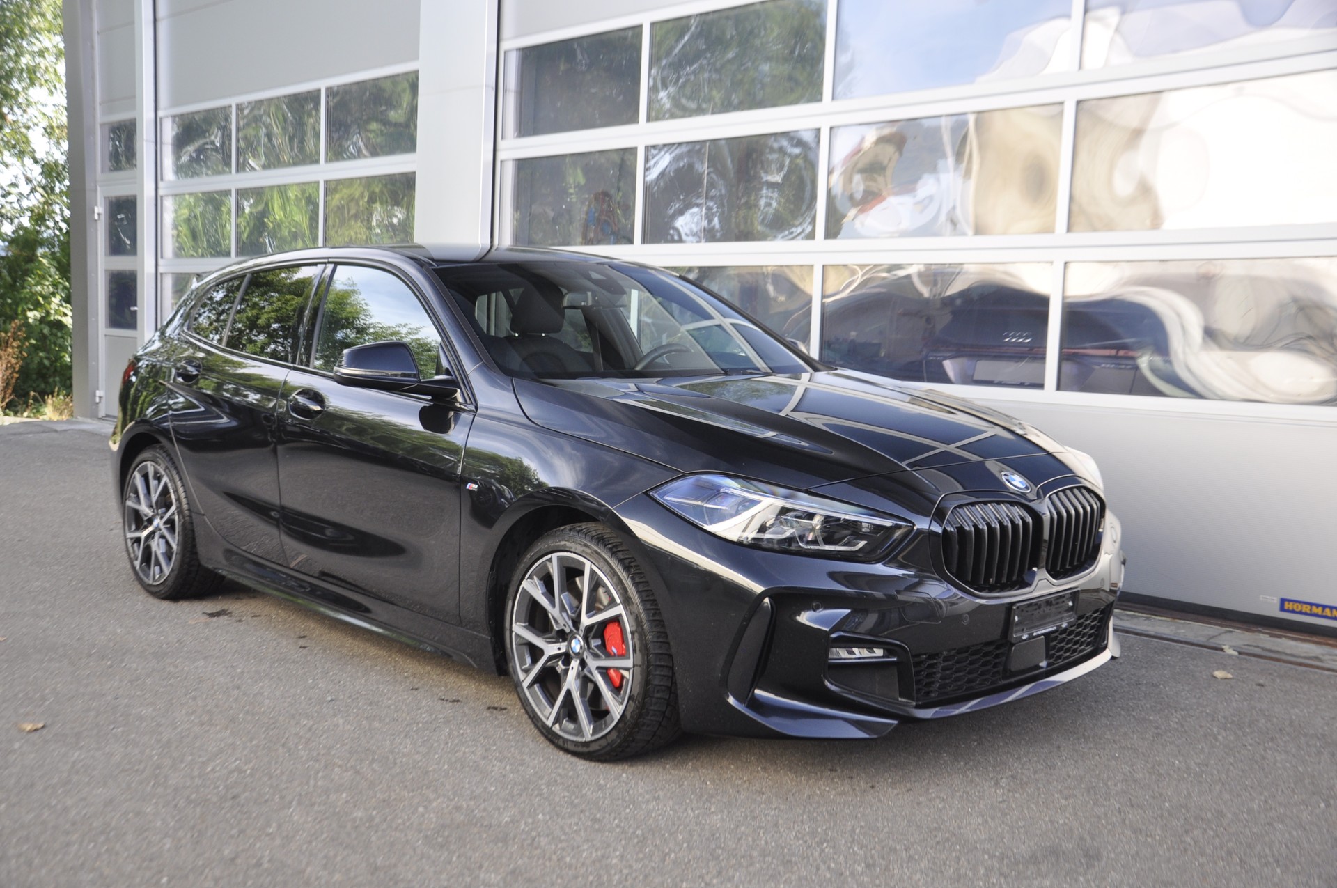 BMW 118i M Sport Steptronic-image-0