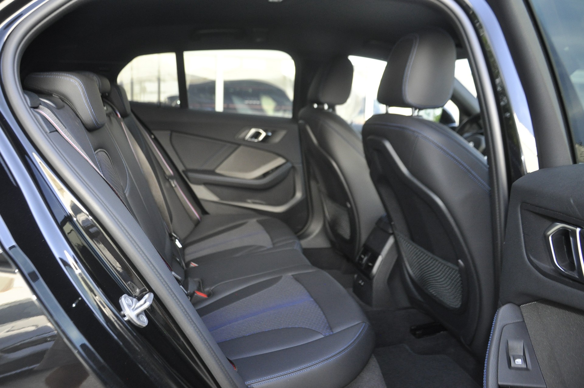 BMW 118i M Sport Steptronic-image-5