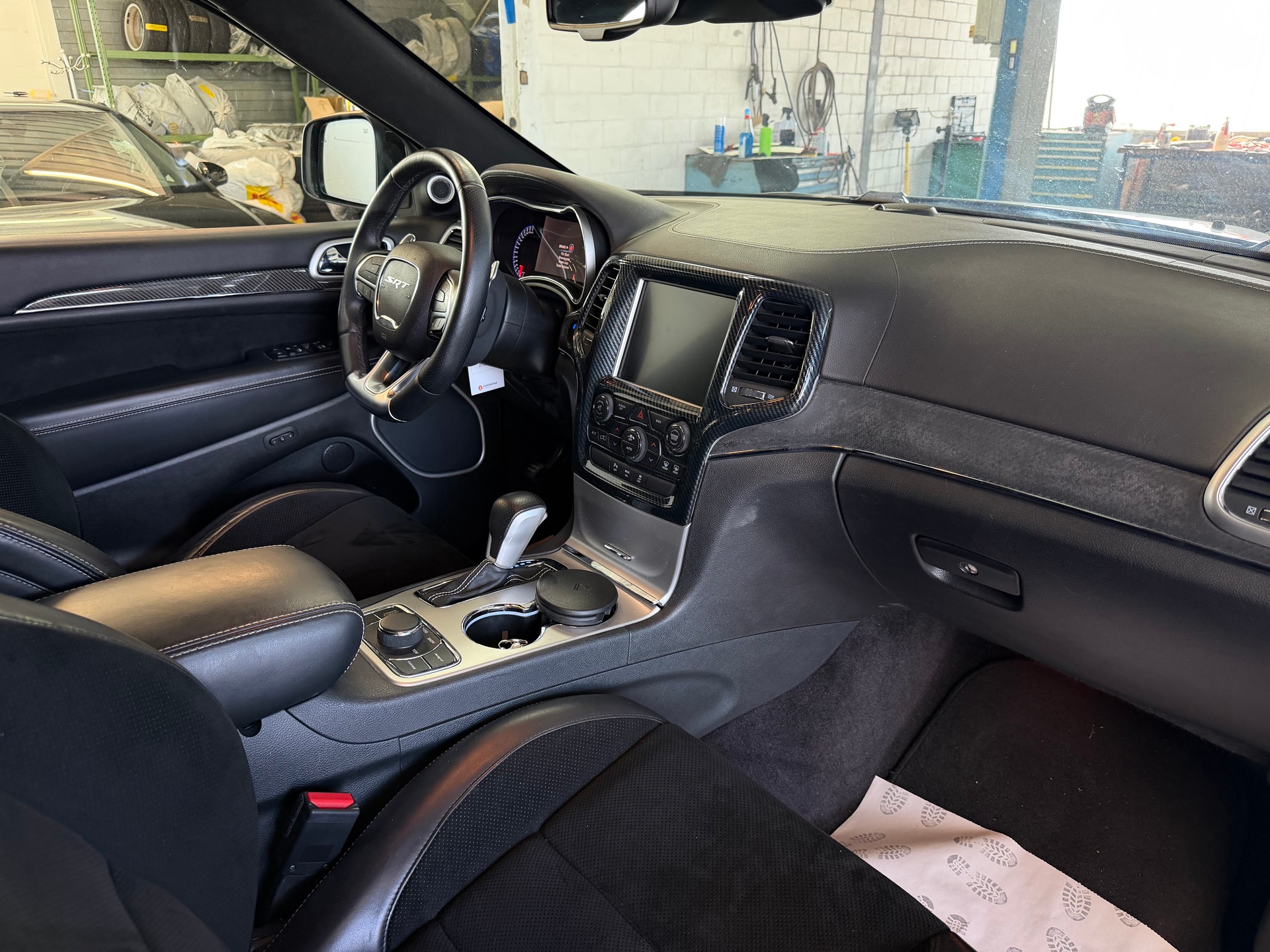 JEEP Grand Cherokee 6.4 V8 HEMI SRT8 Automatic | Frisch ab Service | Sternenhimmel | KW Federn-image-8