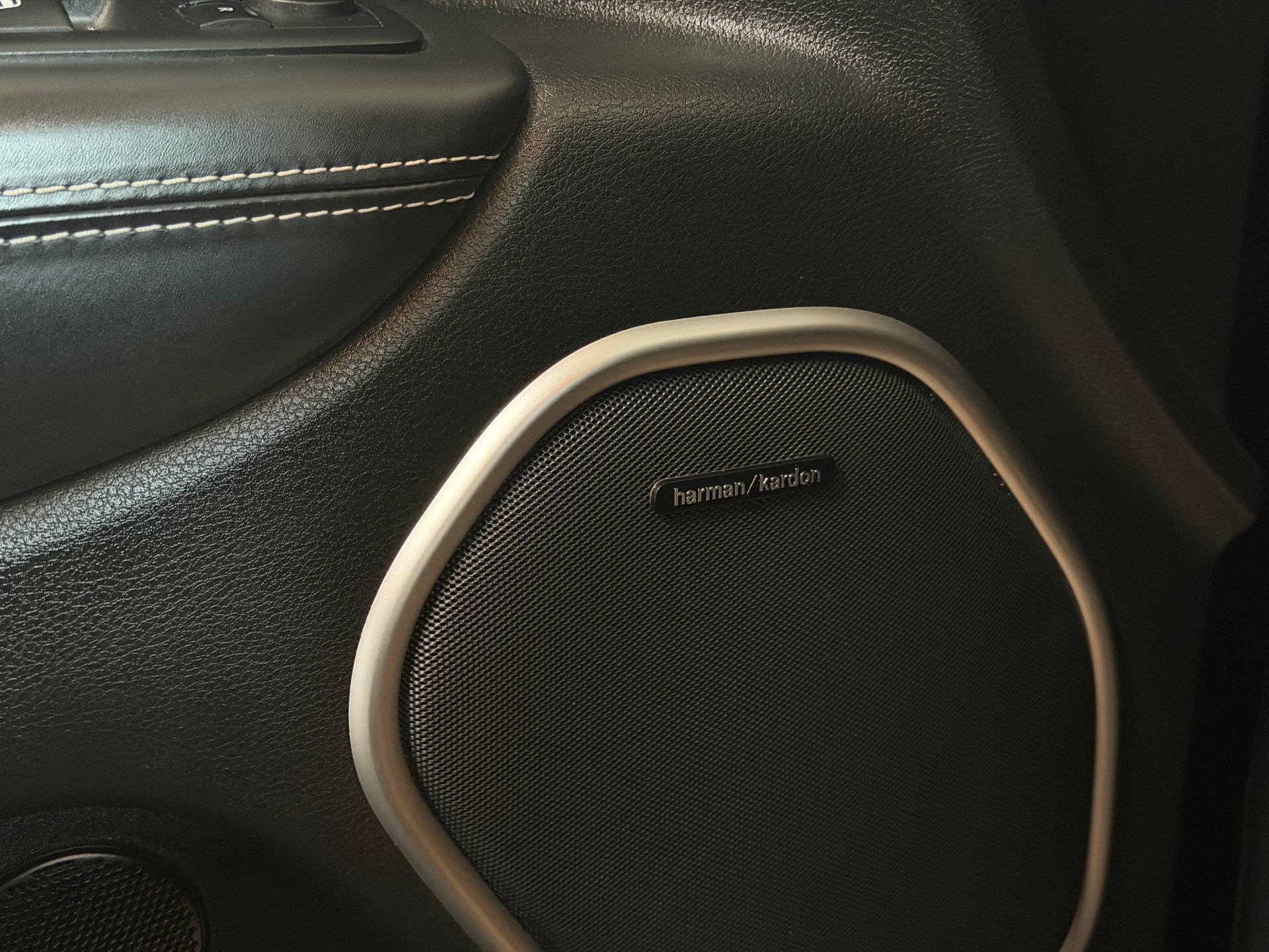 JEEP Grand Cherokee 6.4 V8 HEMI SRT8 Automatic | Frisch ab Service | Sternenhimmel | KW Federn-image-15