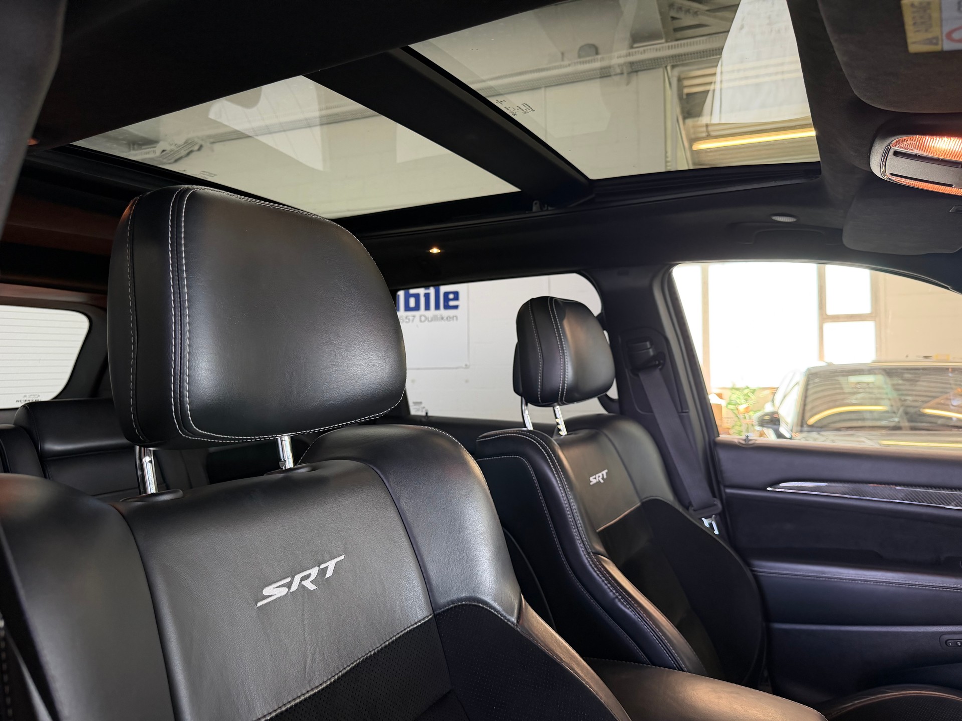 JEEP Grand Cherokee 6.4 V8 HEMI SRT8 Automatic | Frisch ab Service | Sternenhimmel | KW Federn-image-14