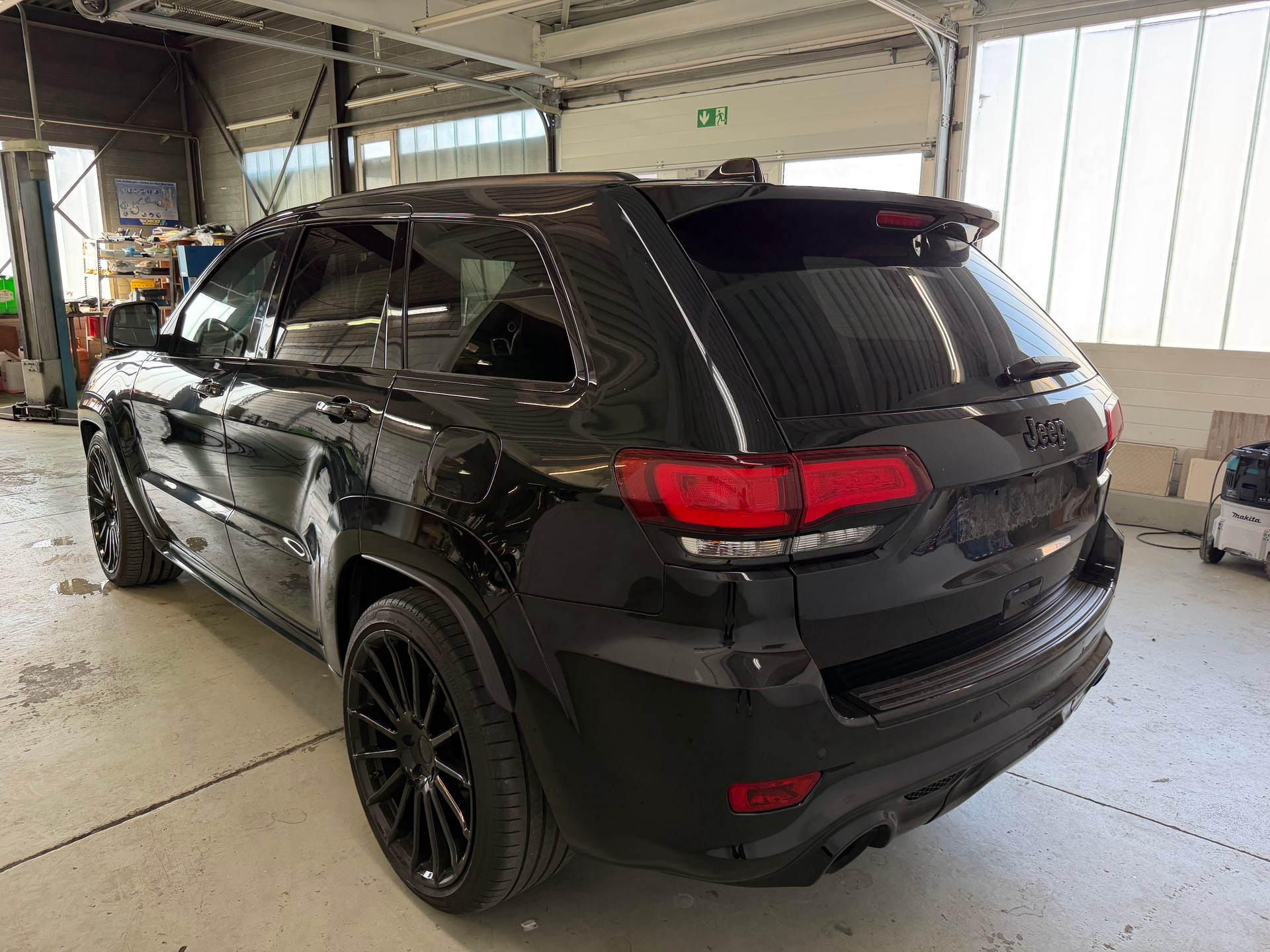 JEEP Grand Cherokee 6.4 V8 HEMI SRT8 Automatic | Frisch ab Service | Sternenhimmel | KW Federn-image-4