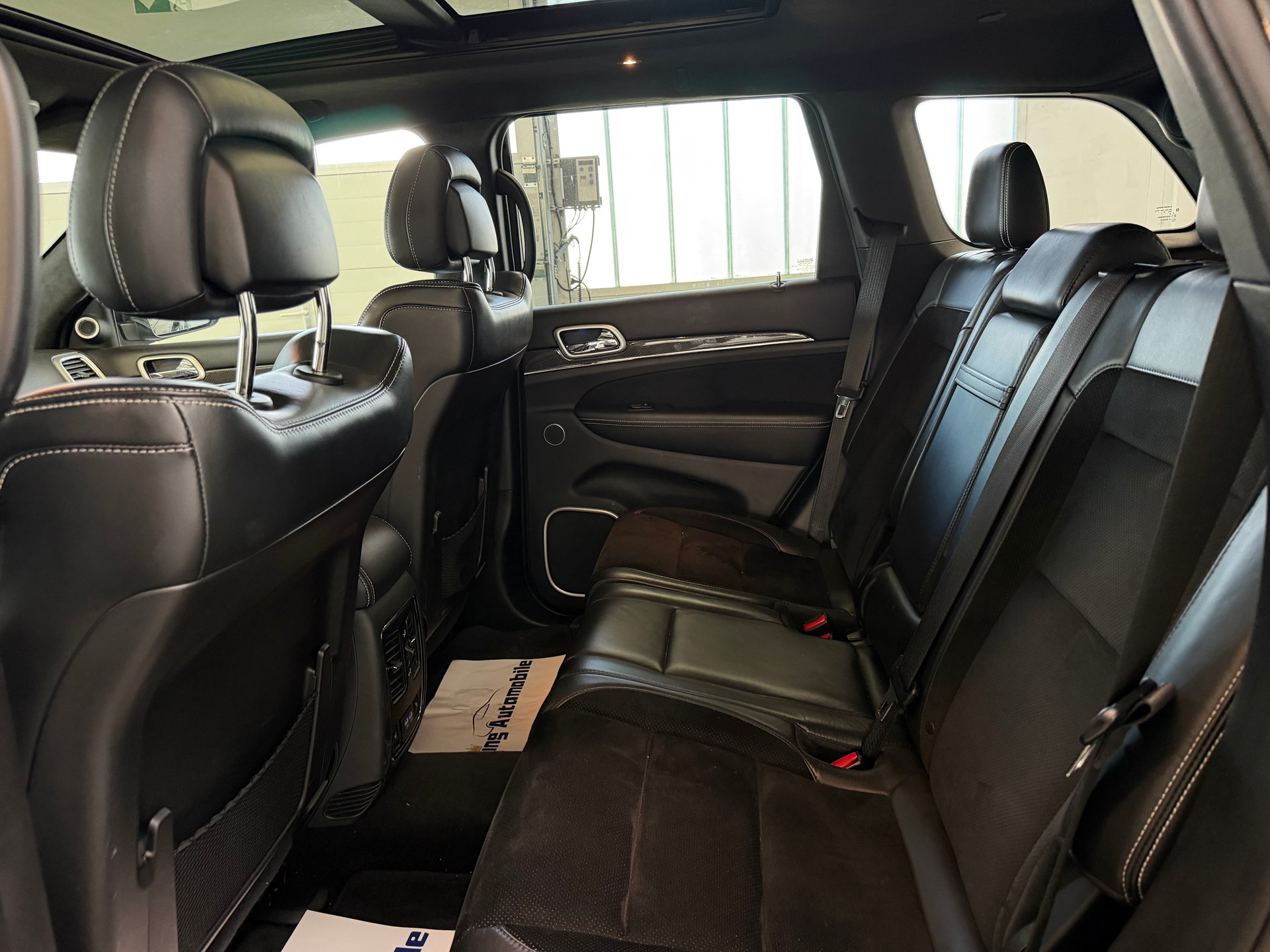 JEEP Grand Cherokee 6.4 V8 HEMI SRT8 Automatic | Frisch ab Service | Sternenhimmel | KW Federn-image-10