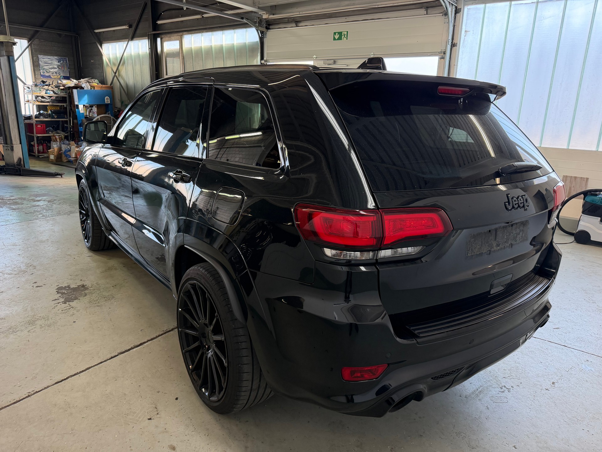 JEEP Grand Cherokee 6.4 V8 HEMI SRT8 Automatic | Frisch ab Service | Sternenhimmel | KW Federn-image-4
