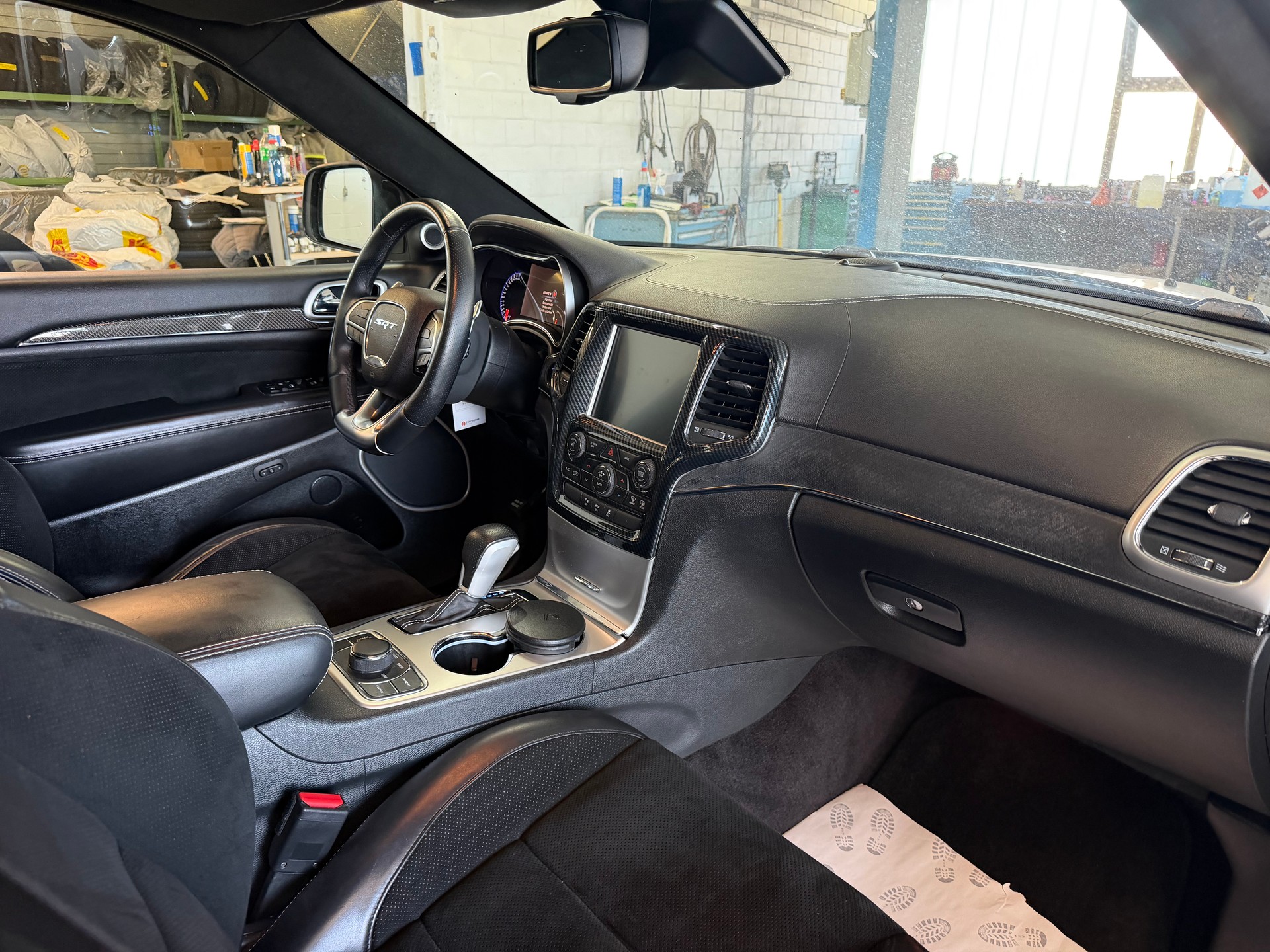 JEEP Grand Cherokee 6.4 V8 HEMI SRT8 Automatic | Frisch ab Service | Sternenhimmel | KW Federn-image-8