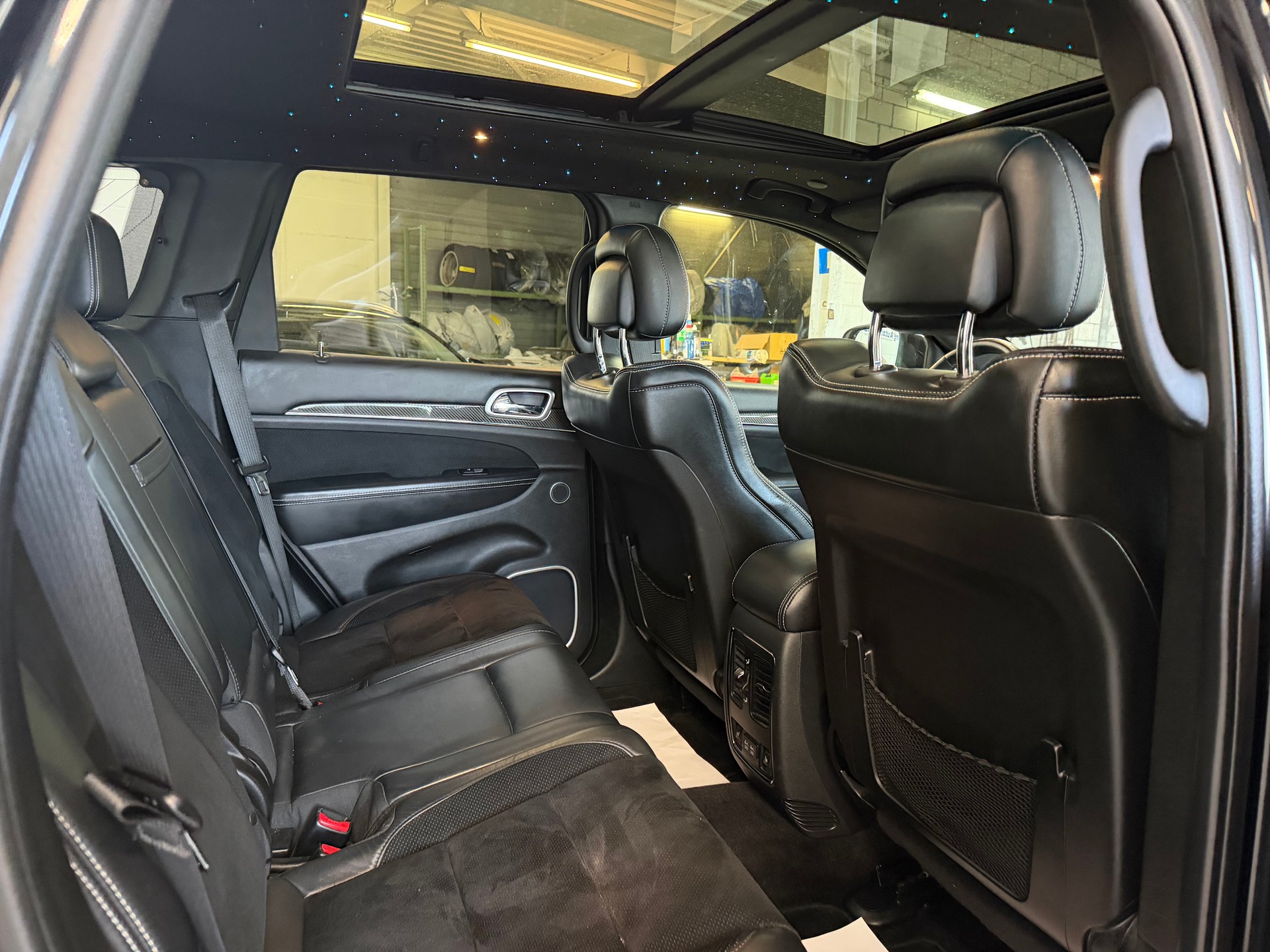 JEEP Grand Cherokee 6.4 V8 HEMI SRT8 Automatic | Frisch ab Service | Sternenhimmel | KW Federn-image-10
