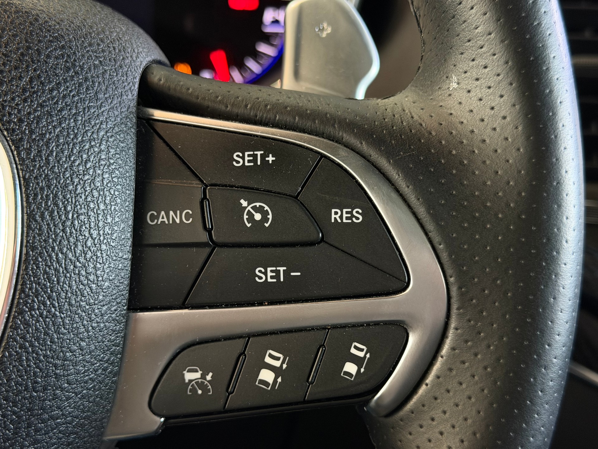 JEEP Grand Cherokee 6.4 V8 HEMI SRT8 Automatic | Frisch ab Service | Sternenhimmel | KW Federn-image-20