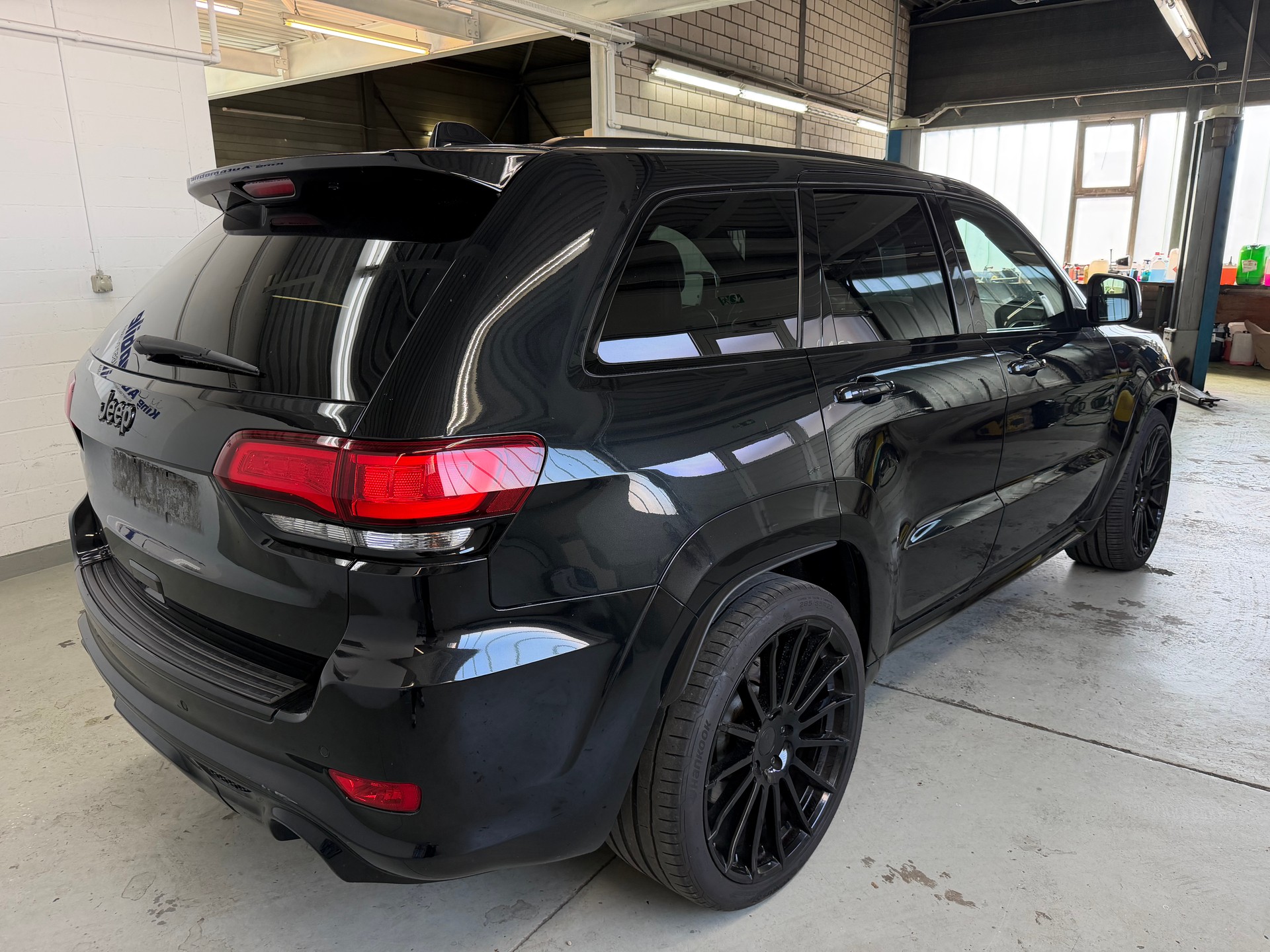 JEEP Grand Cherokee 6.4 V8 HEMI SRT8 Automatic | Frisch ab Service | Sternenhimmel | KW Federn-image-6