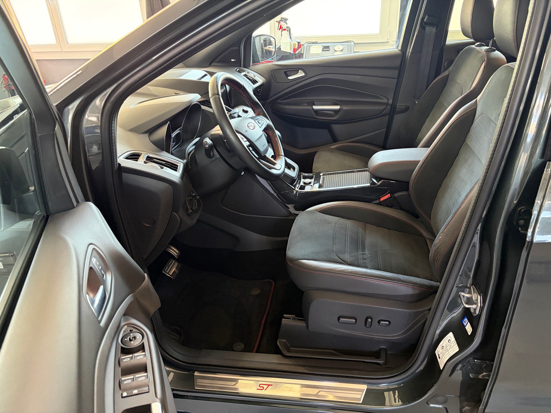 FORD Kuga 2.0 SCTi ST Line High 4WD Automatic-image-4