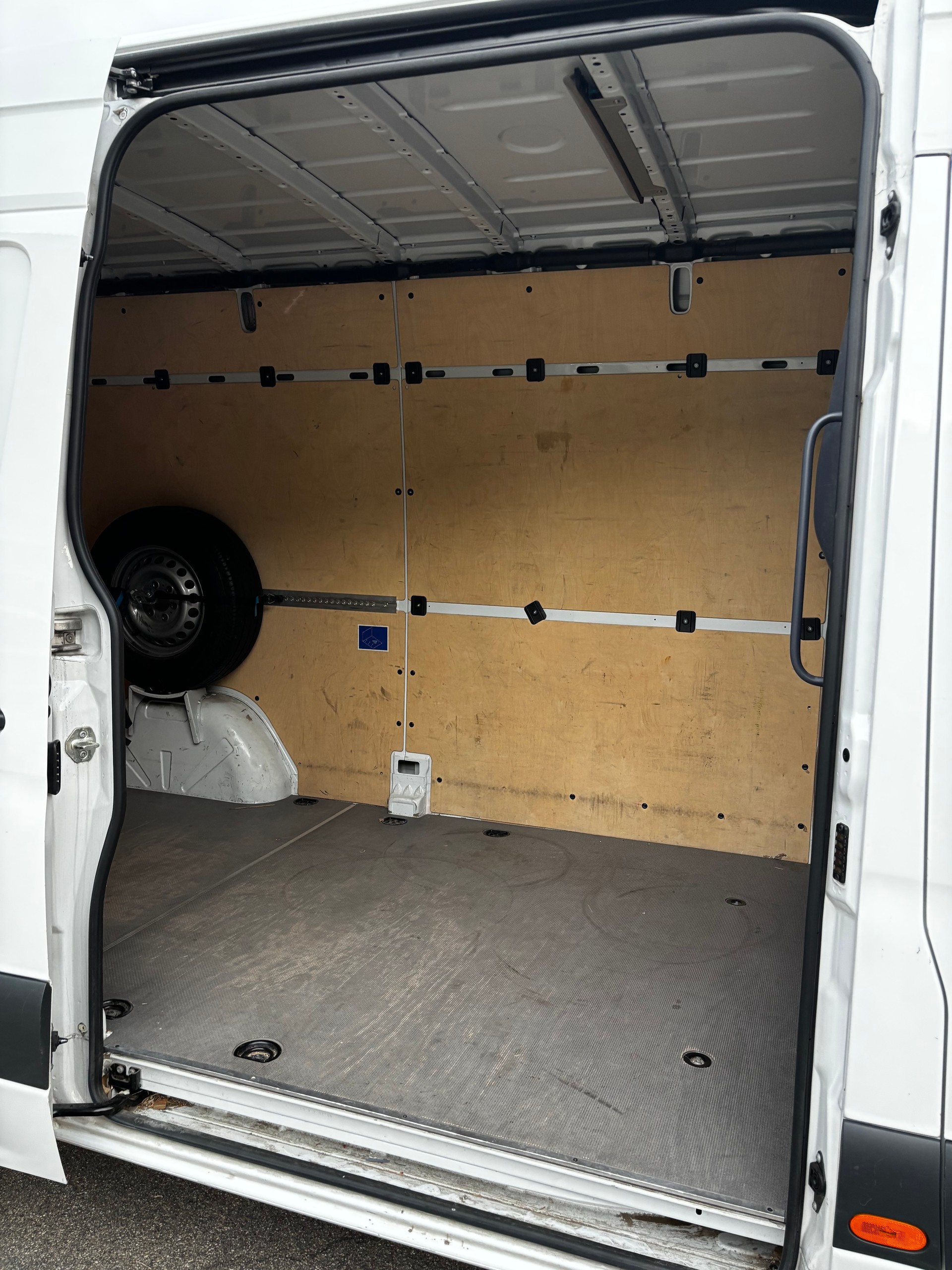 MERCEDES-BENZ eSprinter 312 47kWh Standard-image-11
