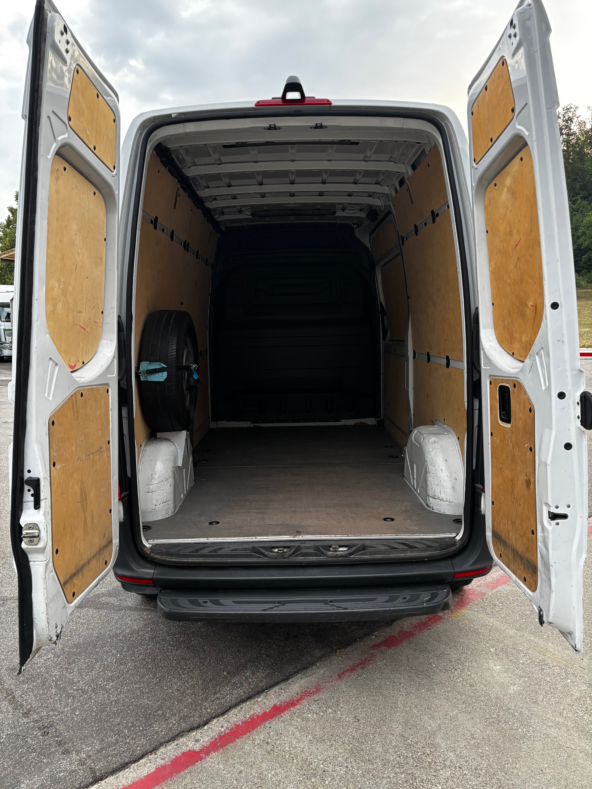 MERCEDES-BENZ eSprinter 312 47kWh Standard-image-12