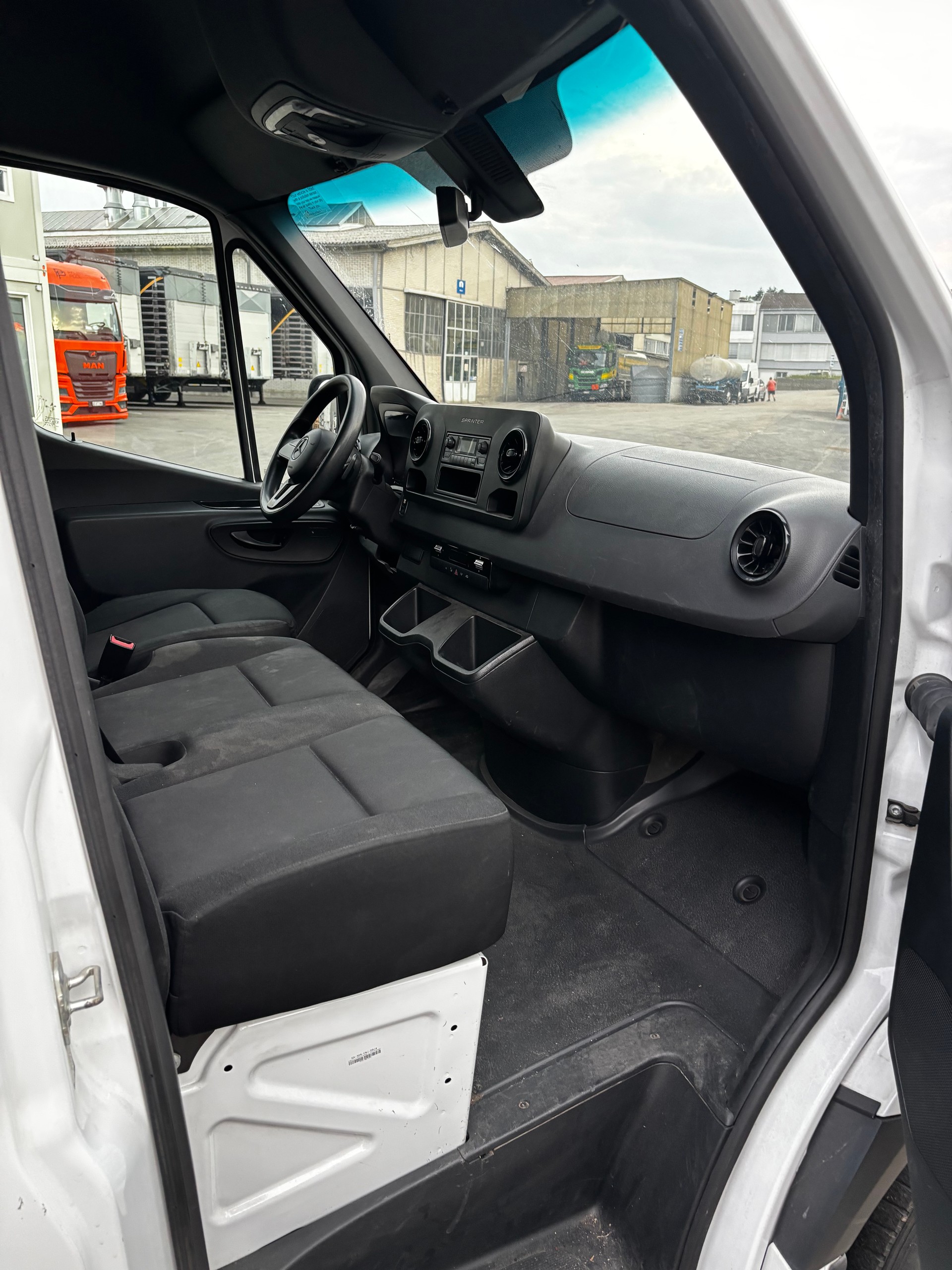 MERCEDES-BENZ eSprinter 312 47kWh Standard-image-10