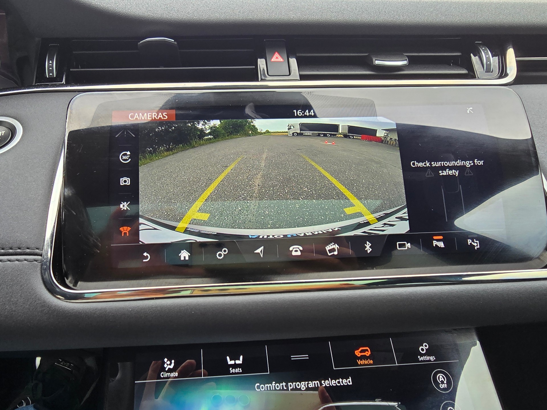 LAND ROVER Range Rover Evoque R-Dynamic D 150 HSE AT9-image-22