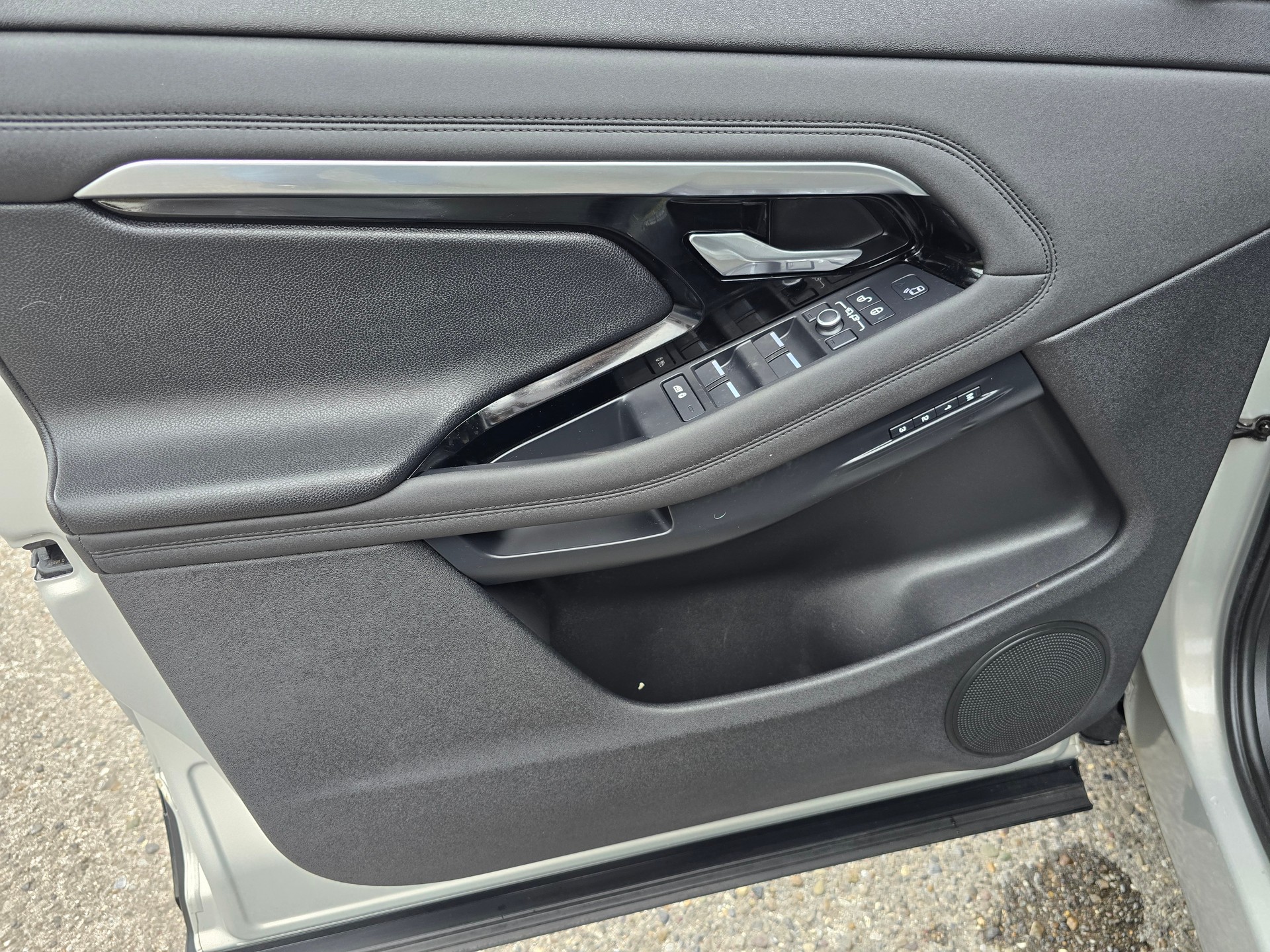 LAND ROVER Range Rover Evoque R-Dynamic D 150 HSE AT9-image-13