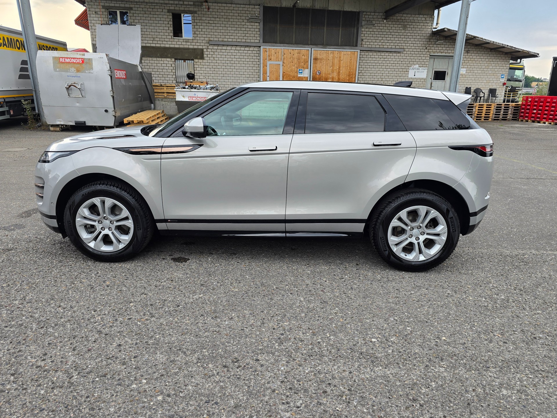 LAND ROVER Range Rover Evoque R-Dynamic D 150 HSE AT9-image-9