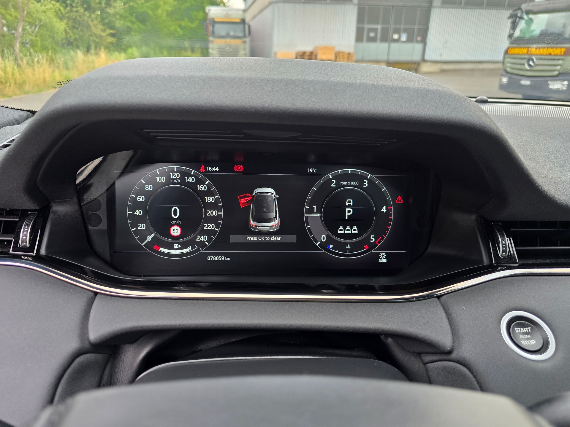 LAND ROVER Range Rover Evoque R-Dynamic D 150 HSE AT9-image-19