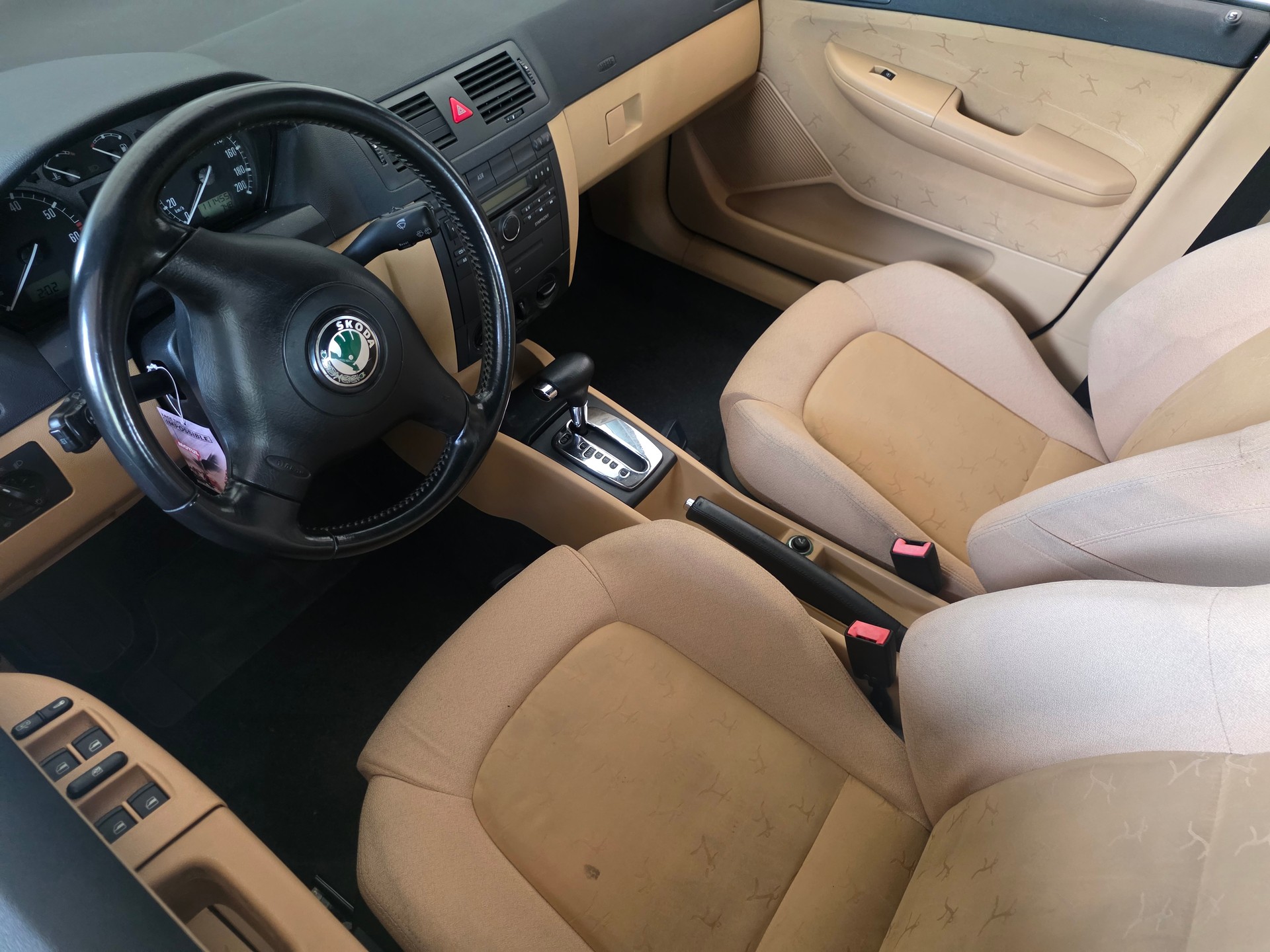 SKODA Fabia 1.4 16V Elegance-image-5