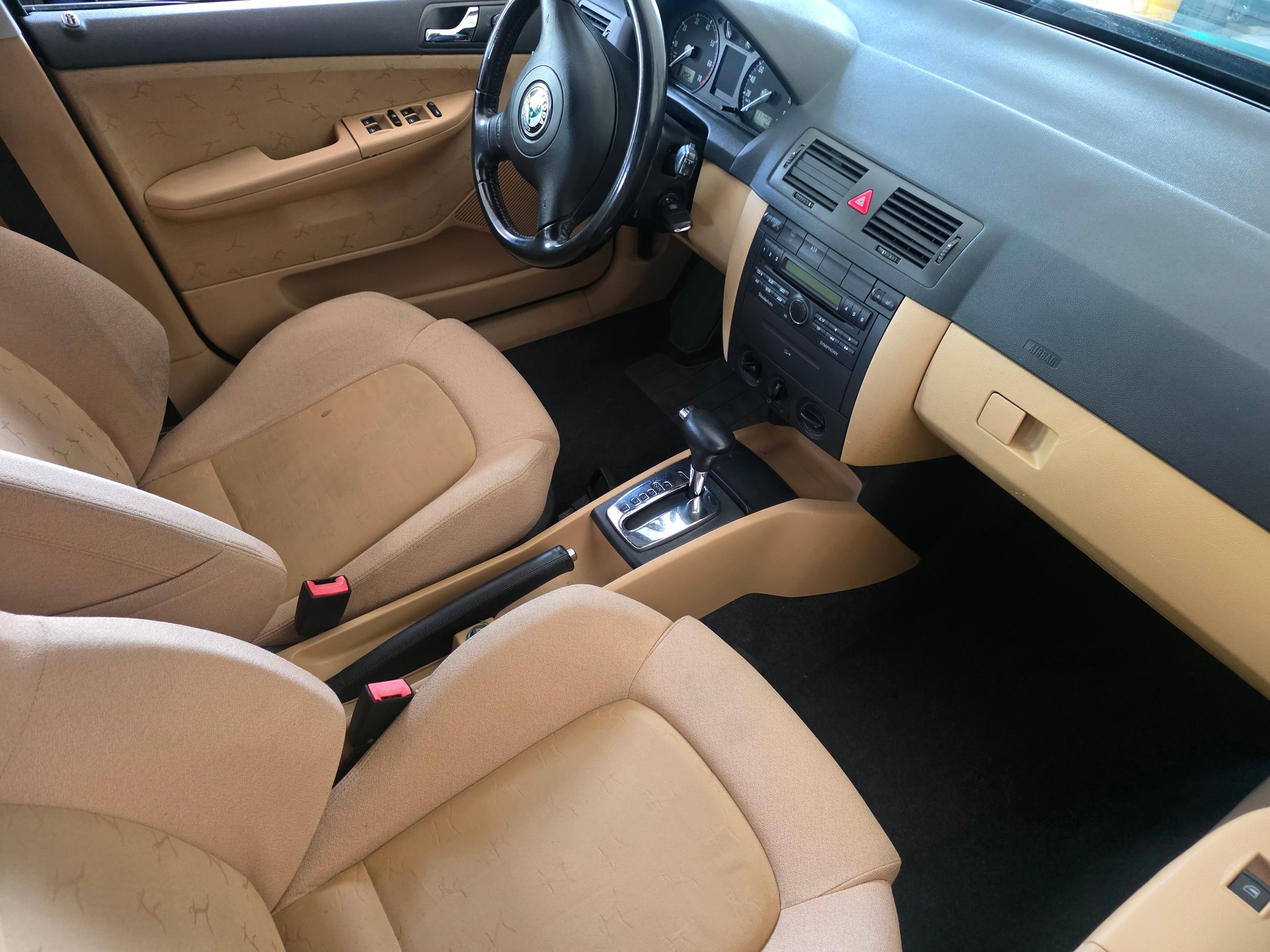SKODA Fabia 1.4 16V Elegance-image-4