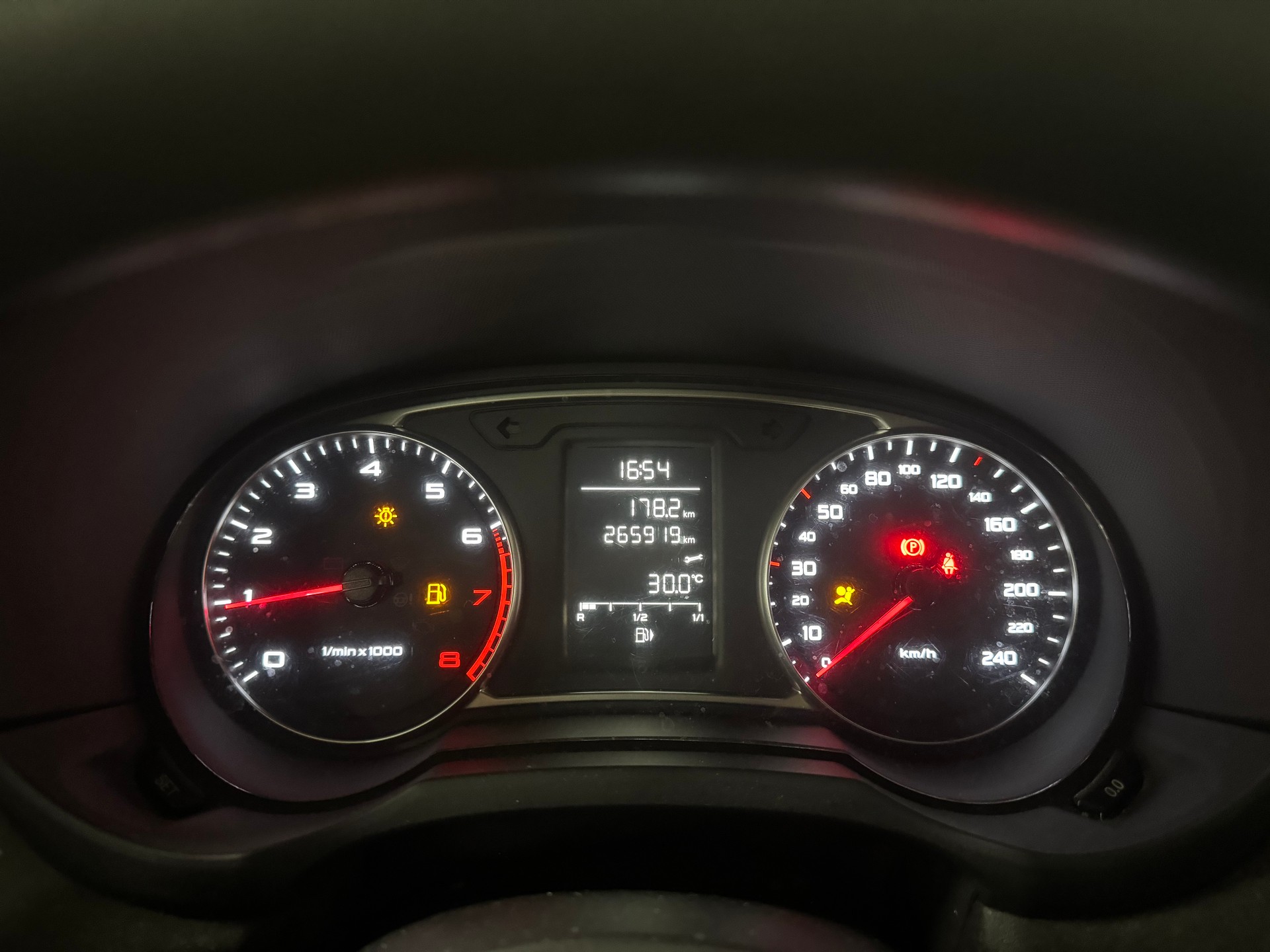 AUDI A1 Sportback 1.0 TFSI Design-image-10