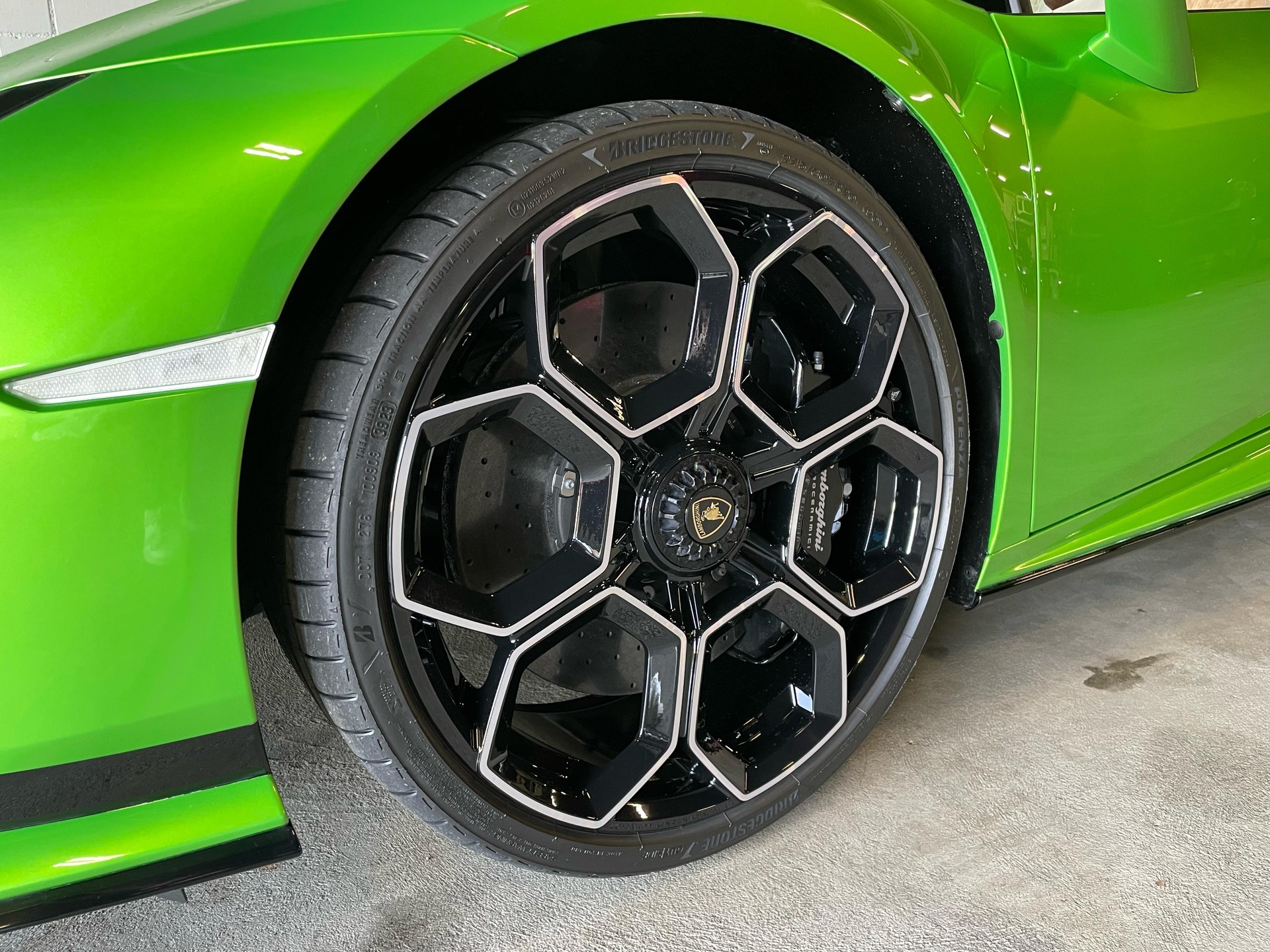 LAMBORGHINI Huracan TECNICA Coupé DCT Full Carbon-image-3