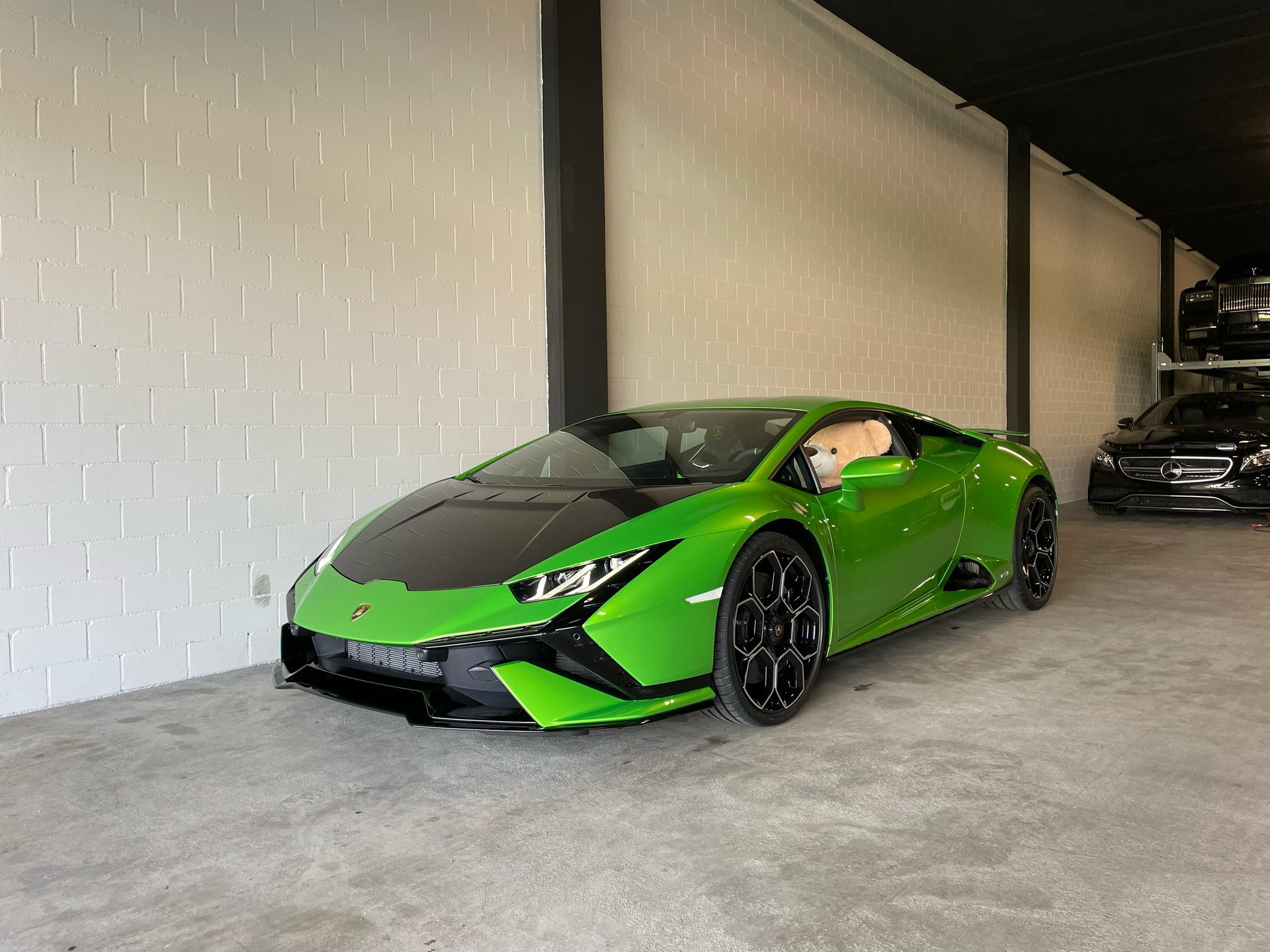 LAMBORGHINI Huracan TECNICA Coupé DCT Full Carbon-image-1