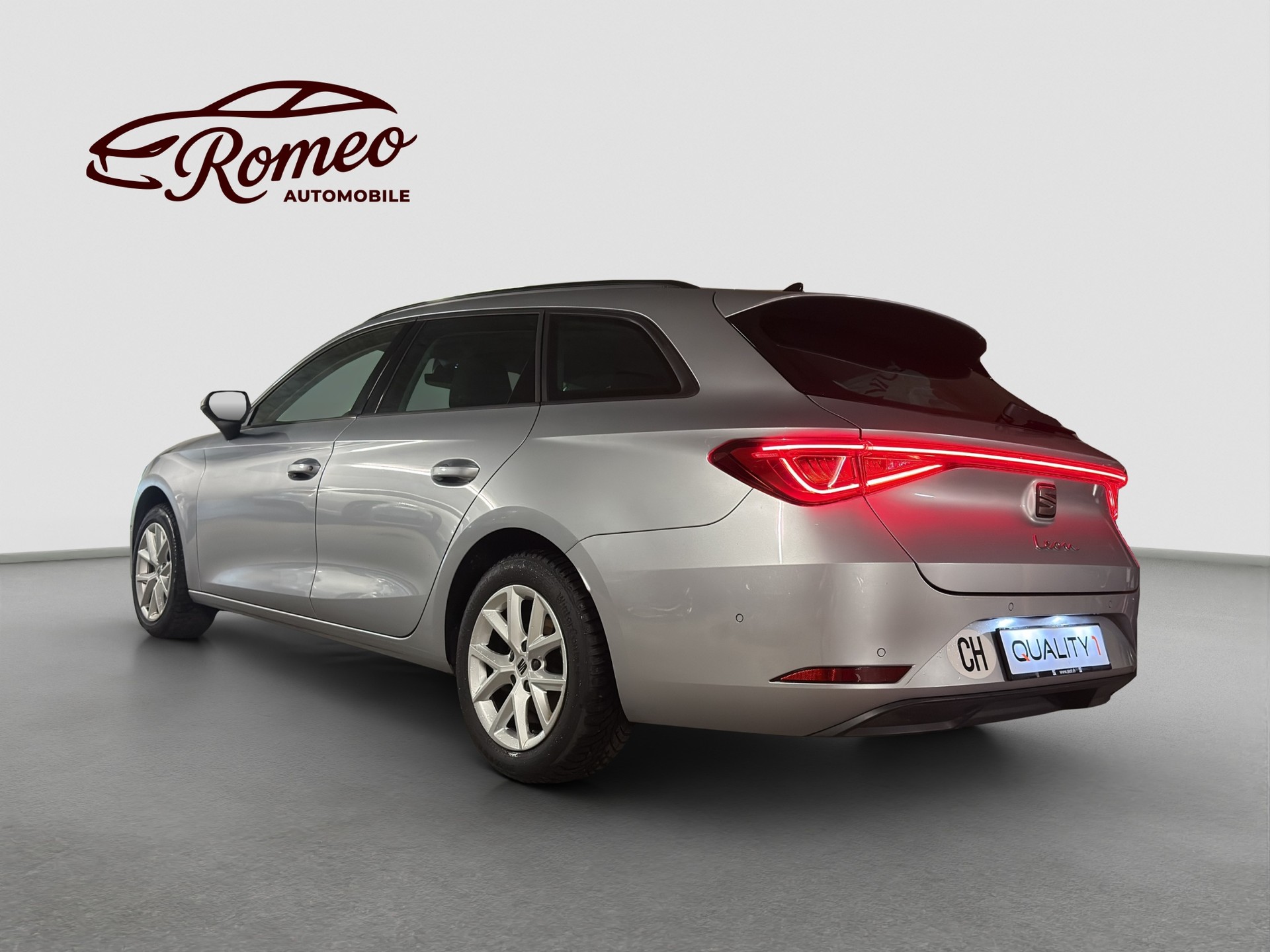 SEAT Leon ST 2.0 TDI EVO DSG Style ** Ab MFK & Service ** CH Auto ** 1. Hand **-image-1