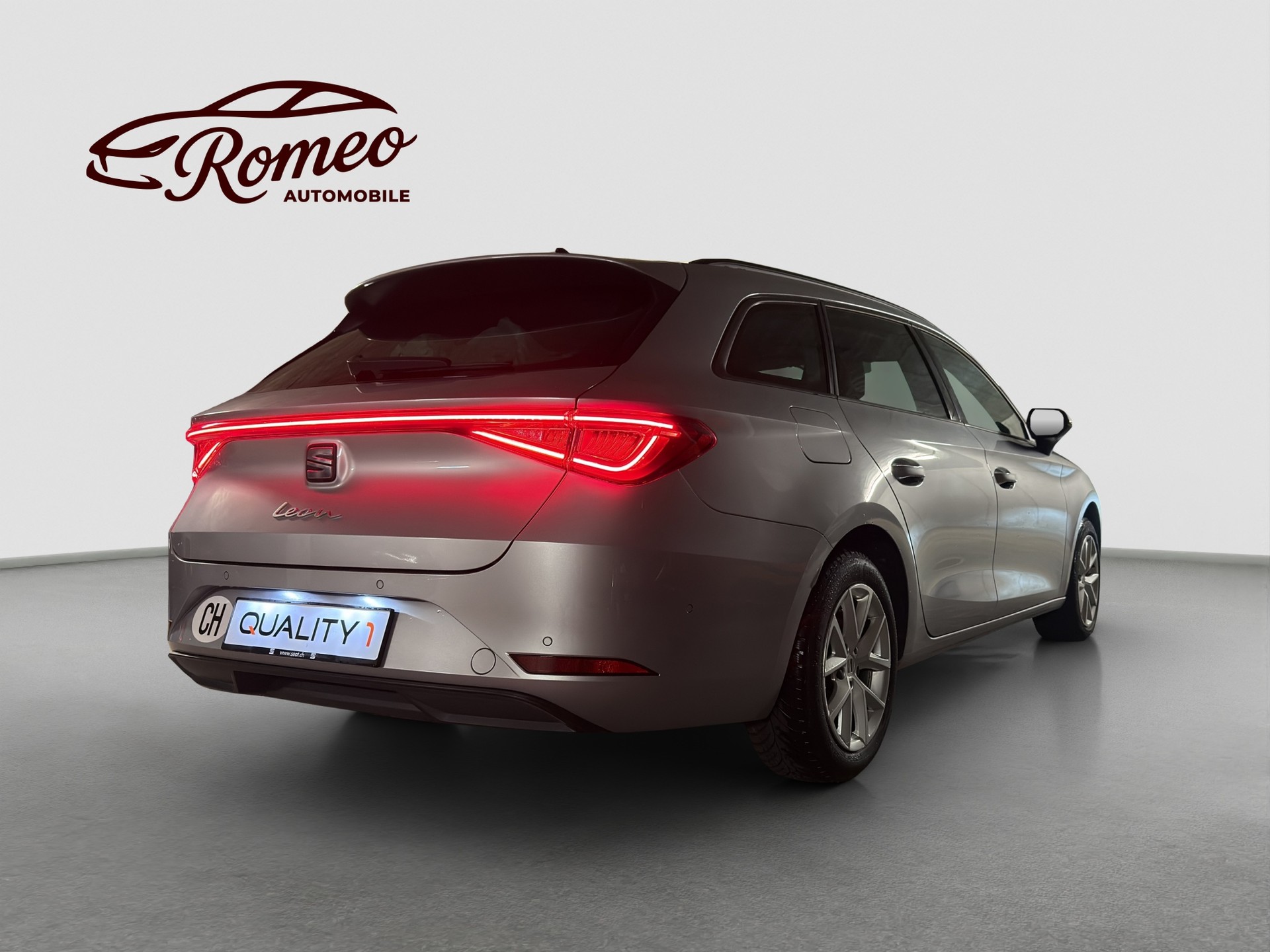 SEAT Leon ST 2.0 TDI EVO DSG Style ** Ab MFK & Service ** CH Auto ** 1. Hand **-image-3