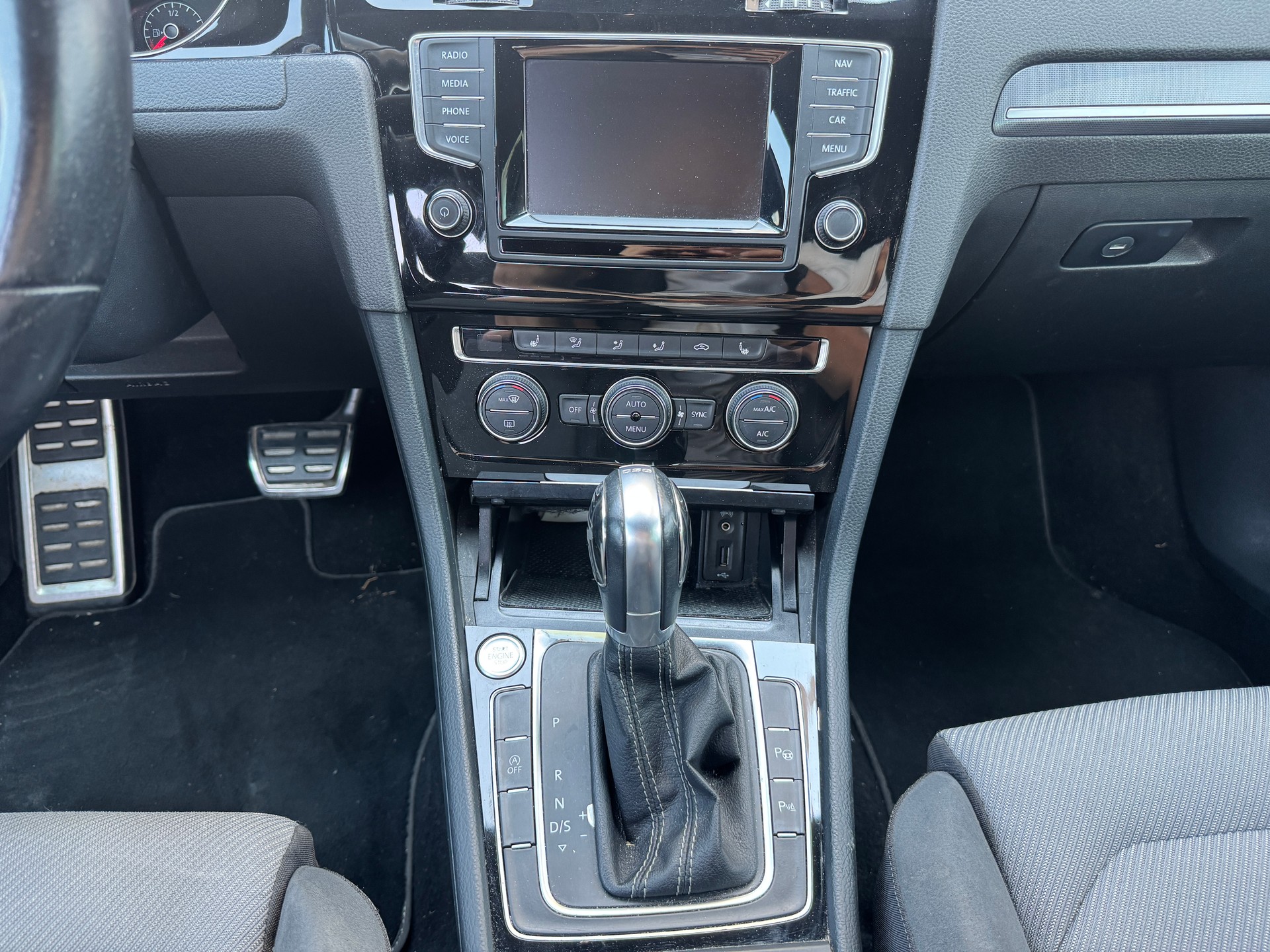 VW Golf 1.4 TSI Cup R-Line DSG-image-13