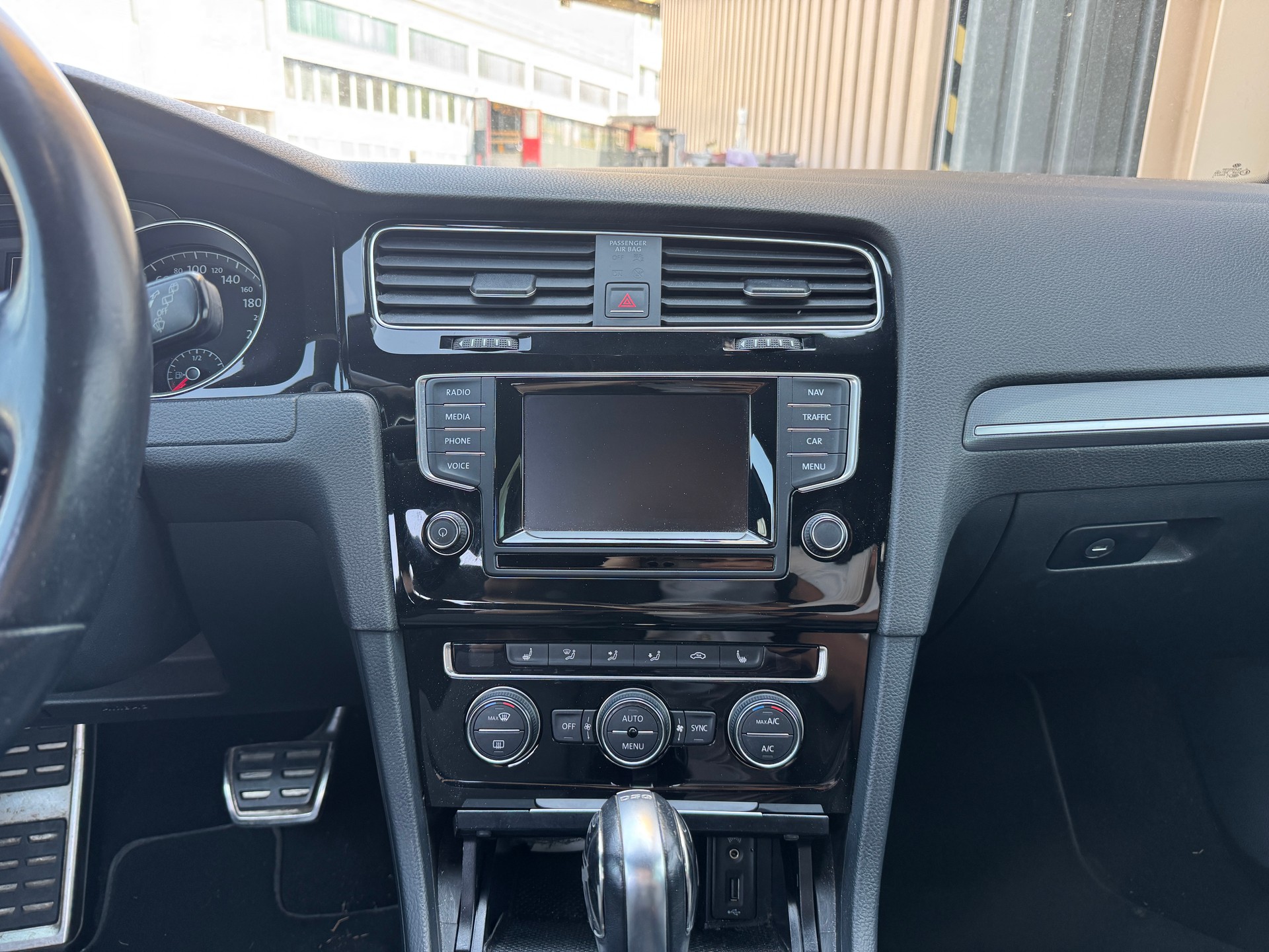 VW Golf 1.4 TSI Cup R-Line DSG-image-12