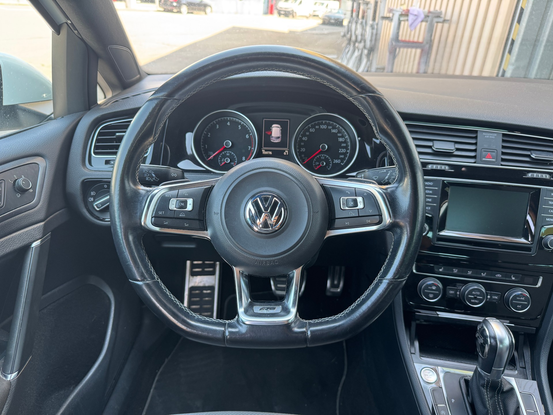 VW Golf 1.4 TSI Cup R-Line DSG-image-11