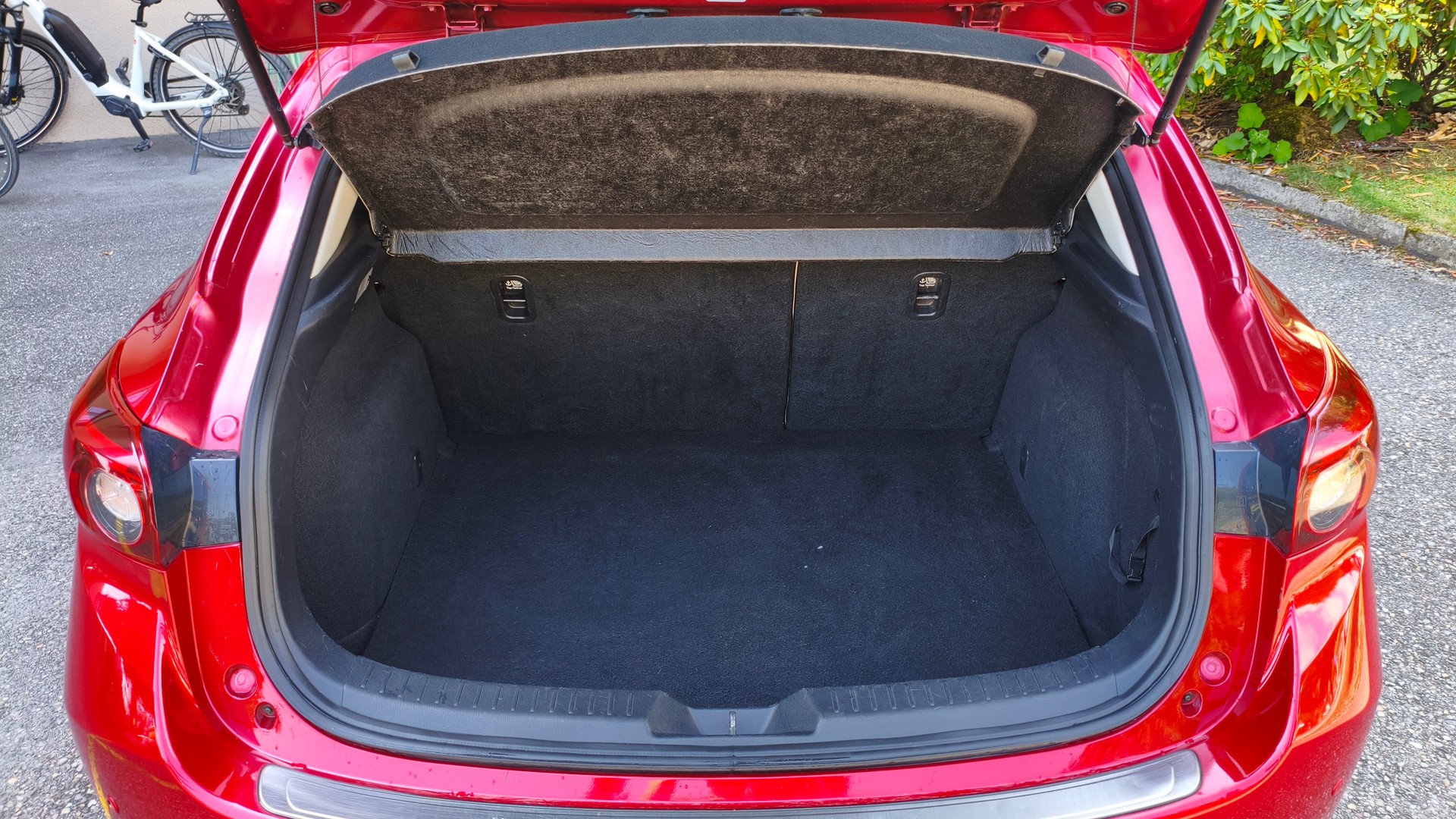 MAZDA 3 2.0 16V Revolution-image-13