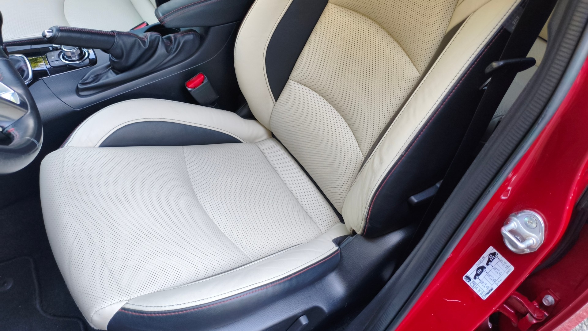 MAZDA 3 2.0 16V Revolution-image-8