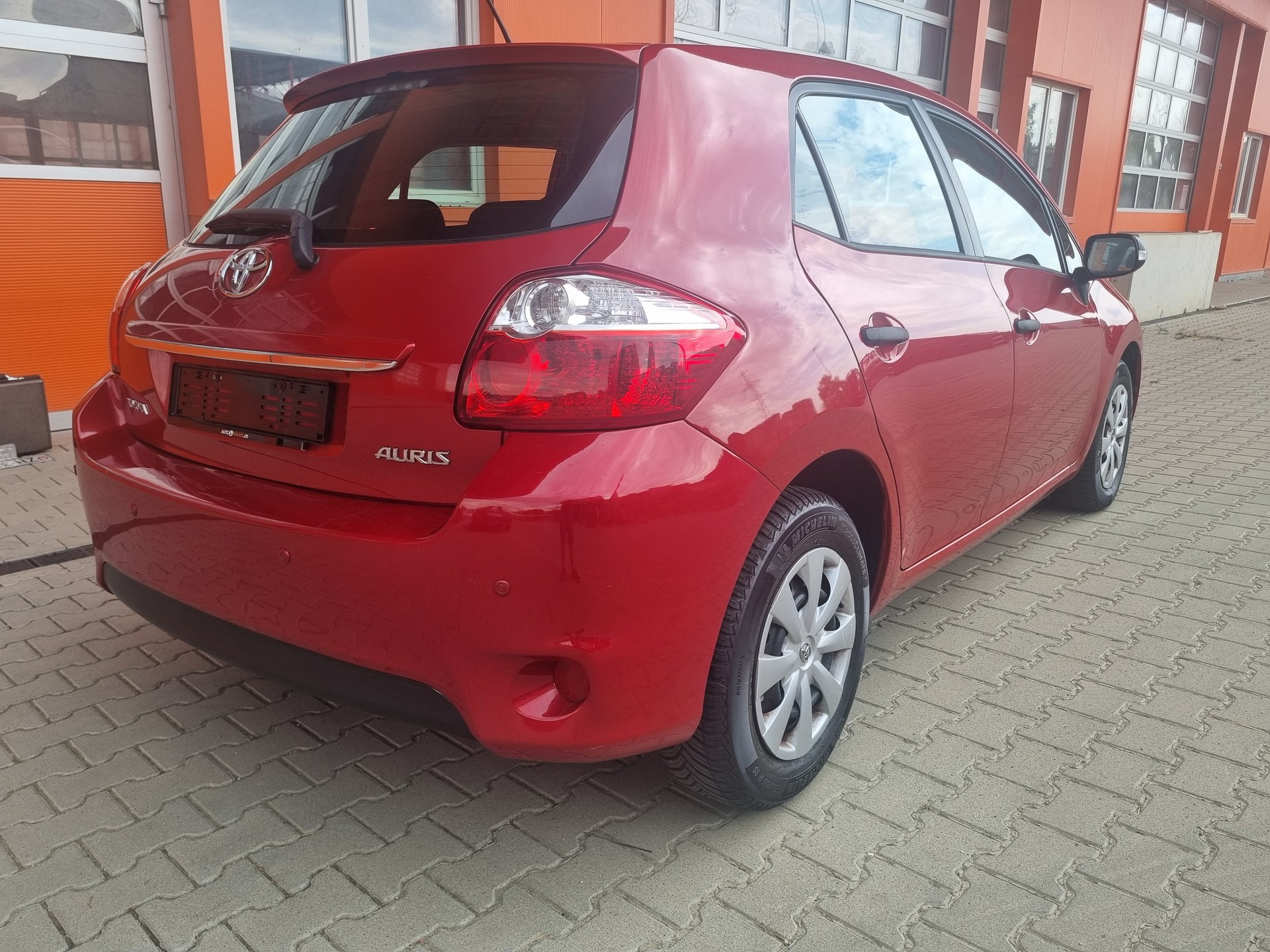 TOYOTA AURIS-image-3