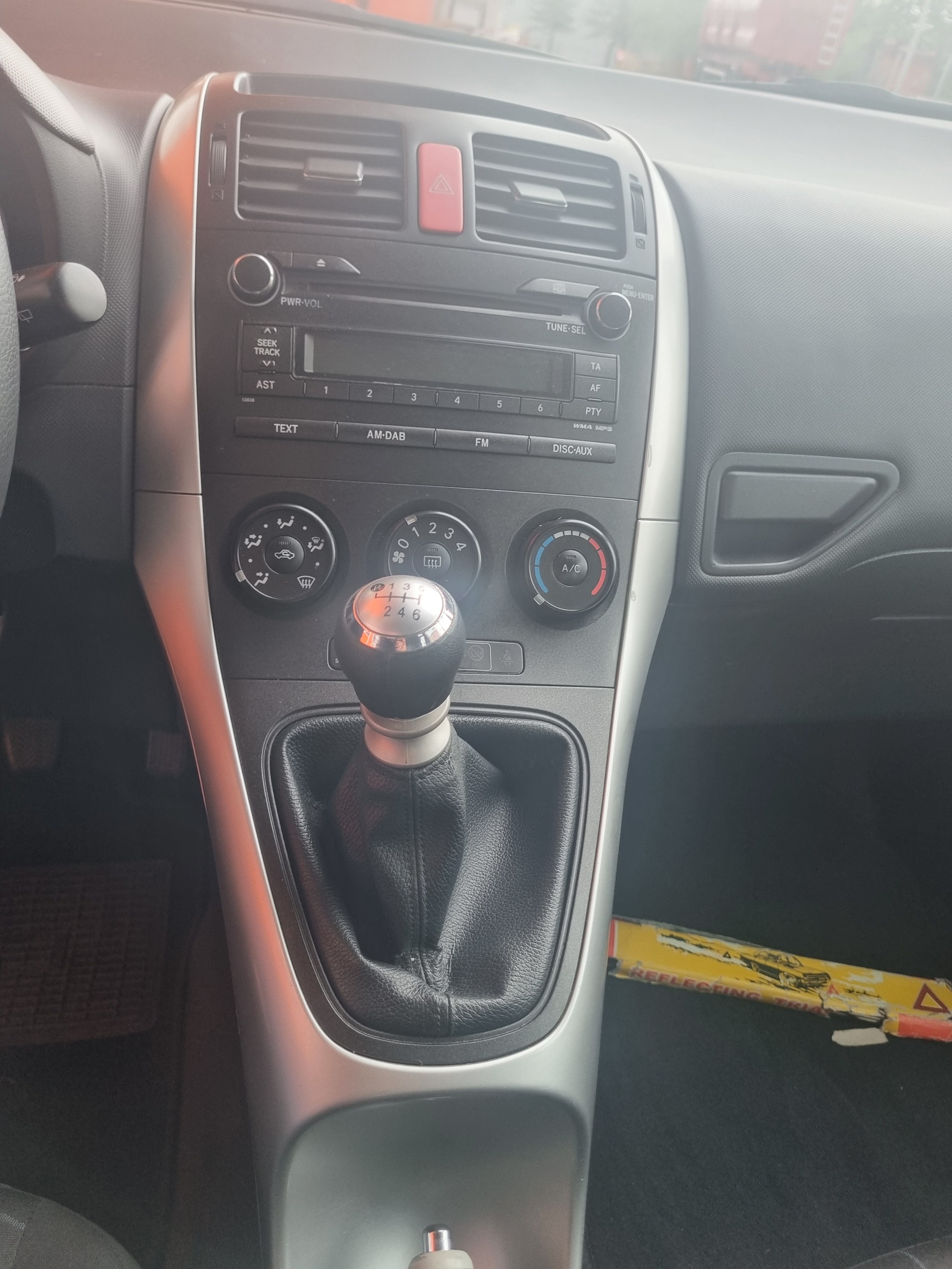 TOYOTA AURIS-image-7