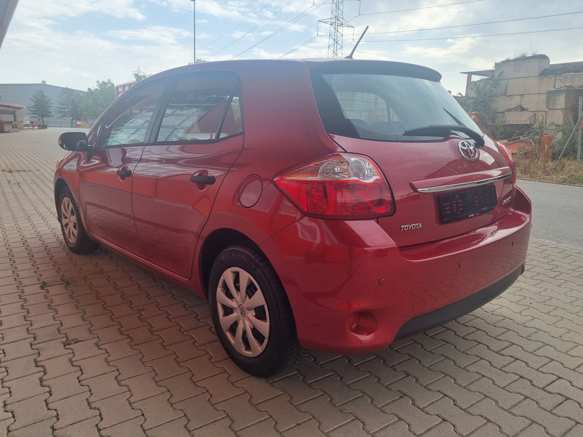 TOYOTA AURIS-image-2