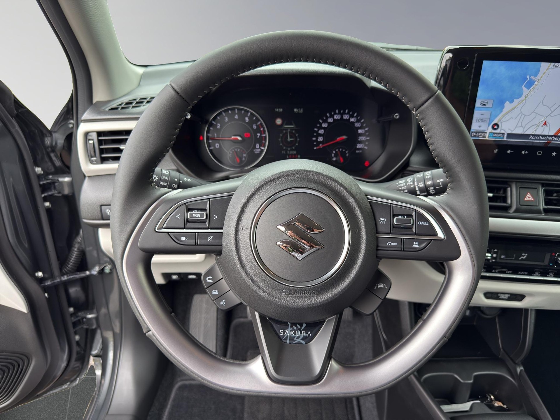 SUZUKI Swift 1.2 Sakura Top Hybrid 4x4-image-9