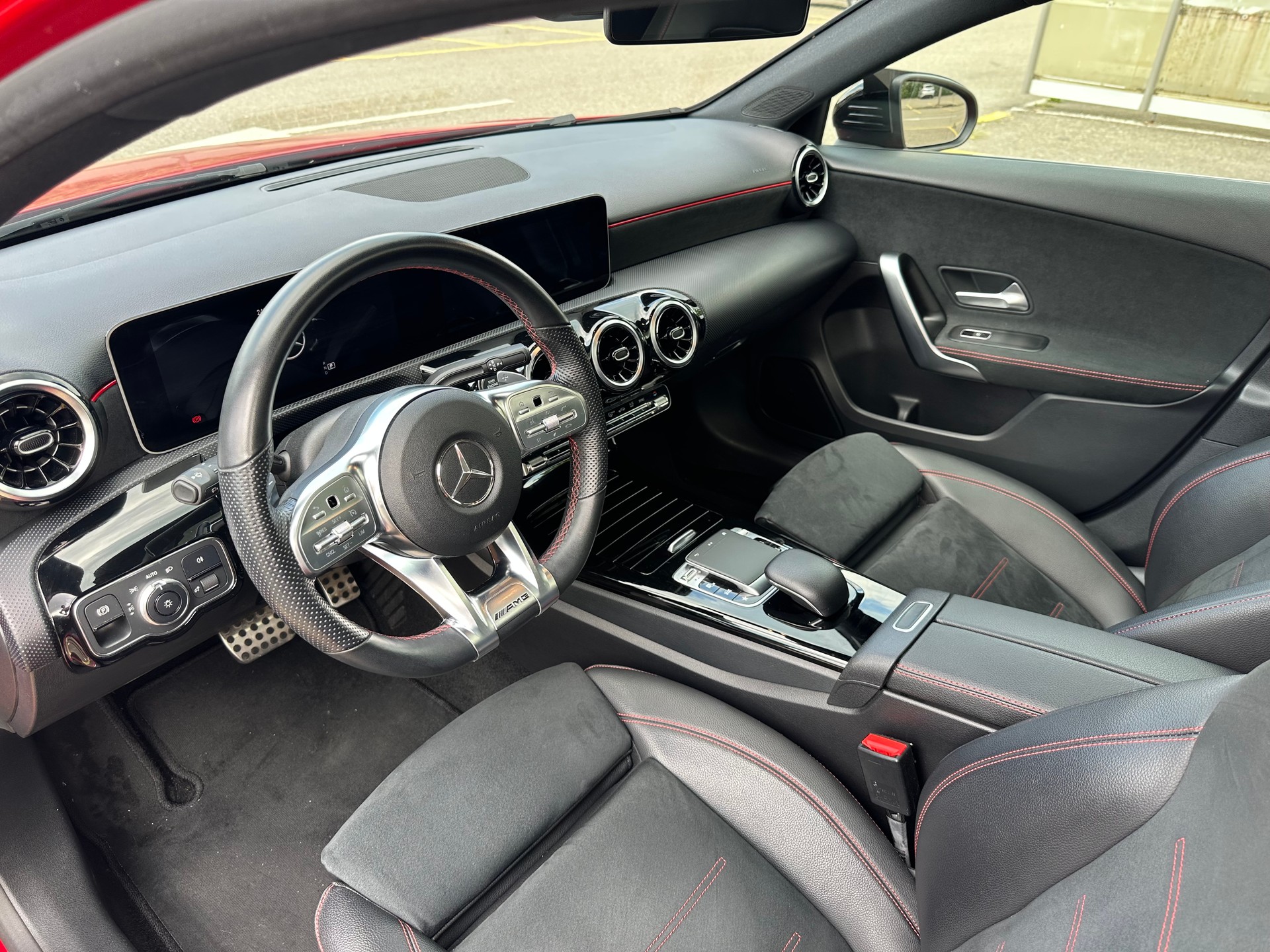 MERCEDES-BENZ A 180 AMG Line-image-4