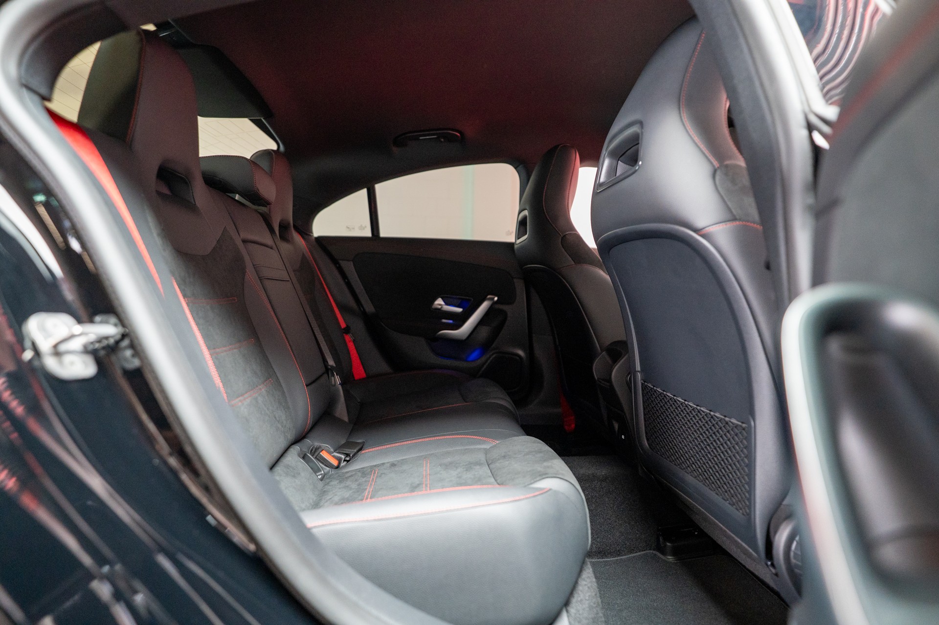 MERCEDES-BENZ CLA 35 AMG 4matic / Facelift / Rückfahrkamera / Ambientebeleuchtung-image-13