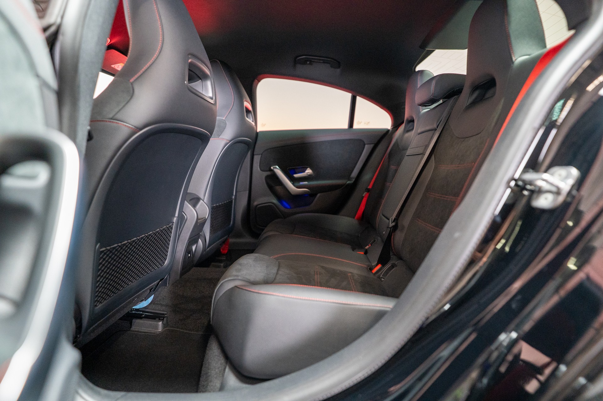MERCEDES-BENZ CLA 35 AMG 4matic / Facelift / Rückfahrkamera / Ambientebeleuchtung-image-12