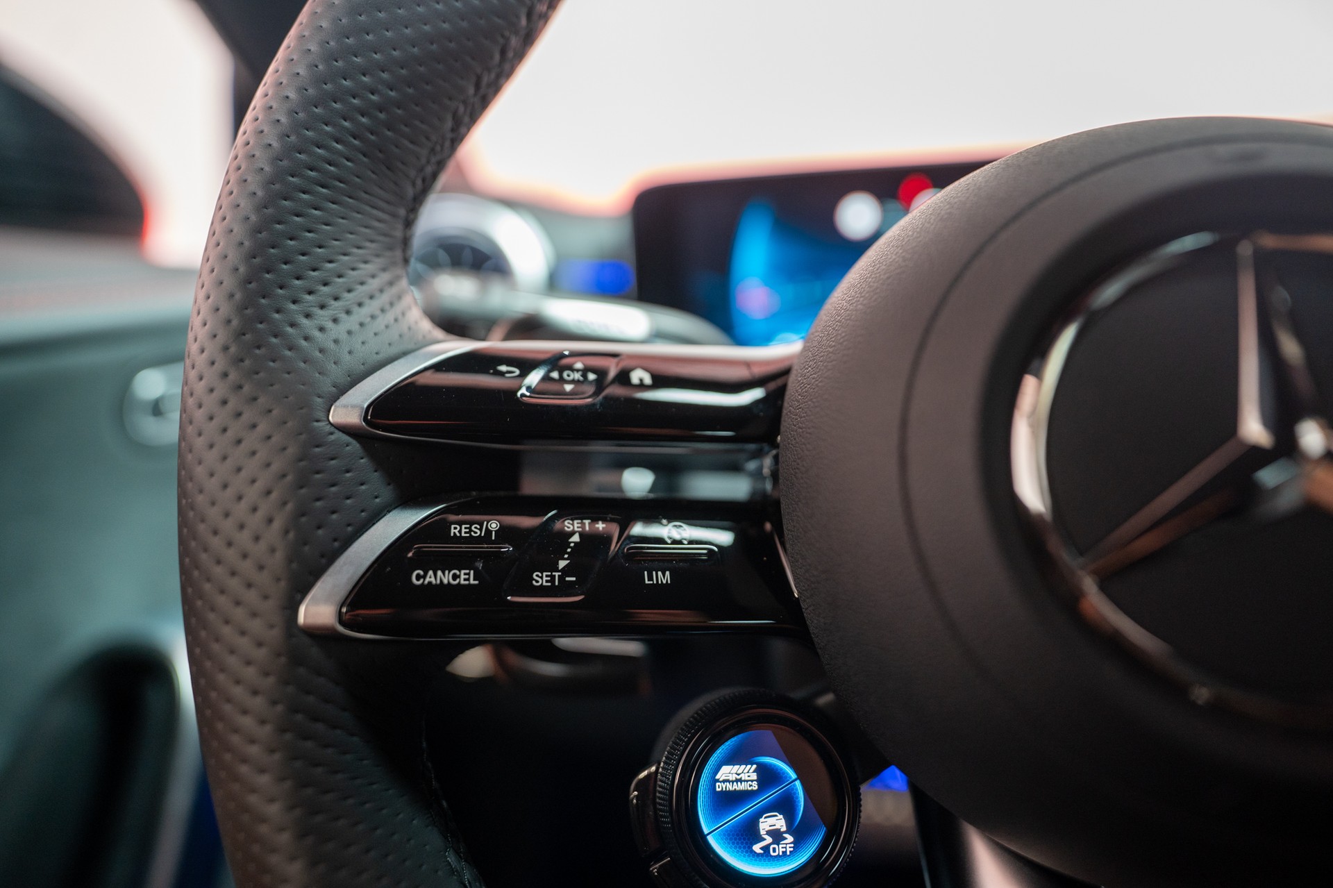 MERCEDES-BENZ CLA 35 AMG 4matic / Facelift / Rückfahrkamera / Ambientebeleuchtung-image-18