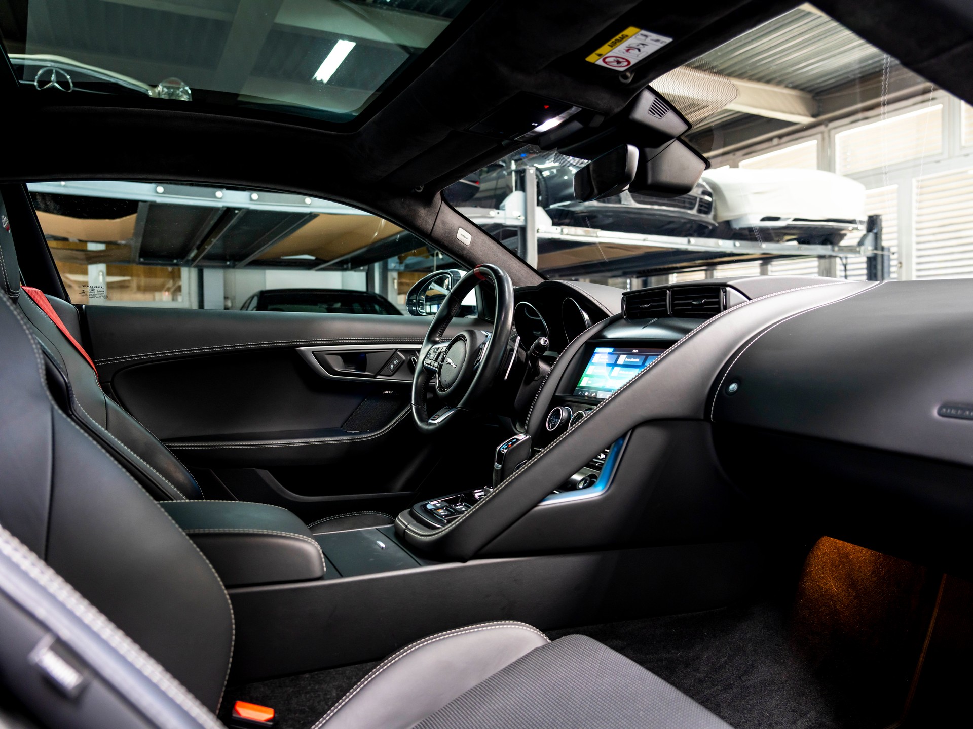JAGUAR F-Type Coupé 3.0 V6 S/C AWD Chequered Flag Aut.-image-22