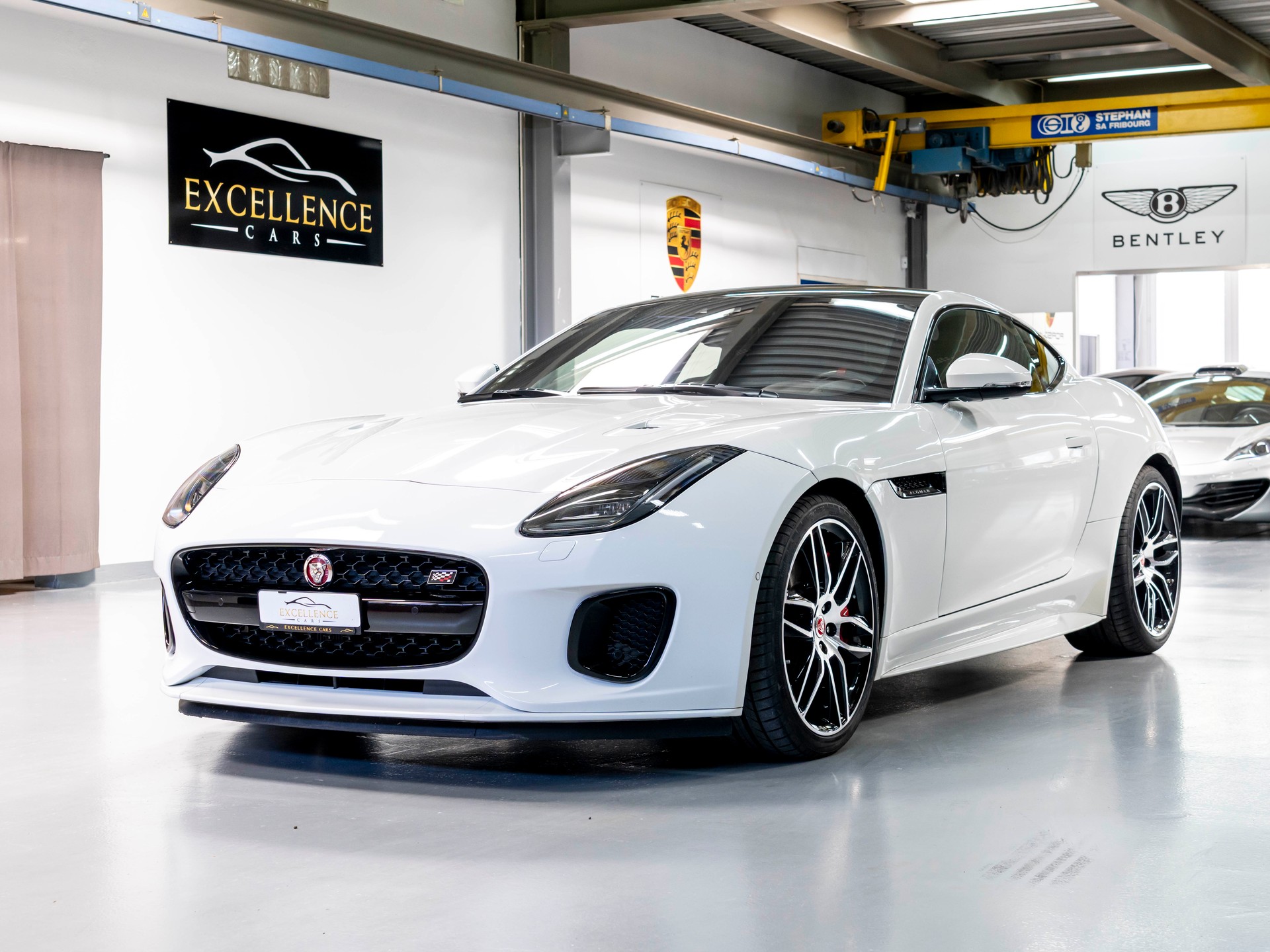 JAGUAR F-Type Coupé 3.0 V6 S/C AWD Chequered Flag Aut.-image-0